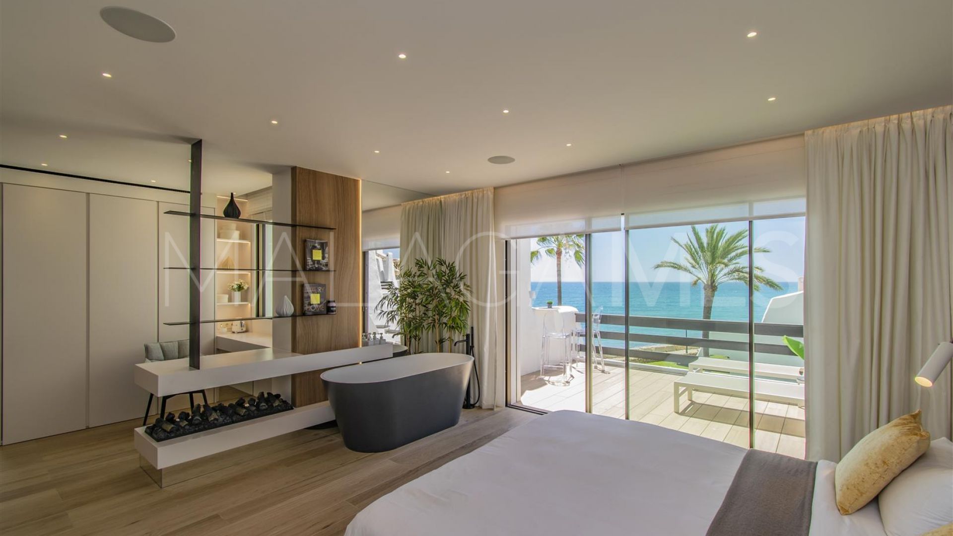 Coral Beach, adosado with 4 bedrooms for sale