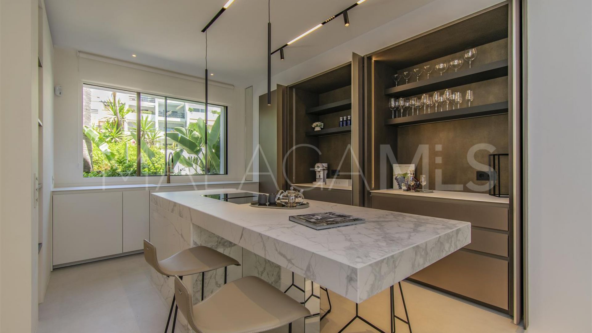 Coral Beach, adosado with 4 bedrooms for sale