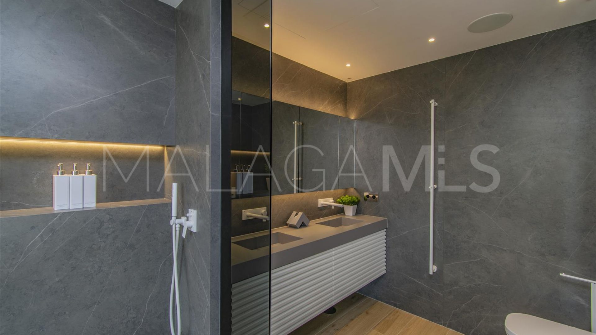 Coral Beach, adosado with 4 bedrooms for sale