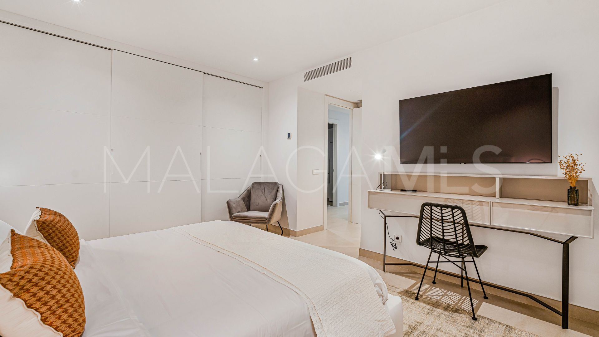 Villa with 6 bedrooms for sale in Altos de Puente Romano