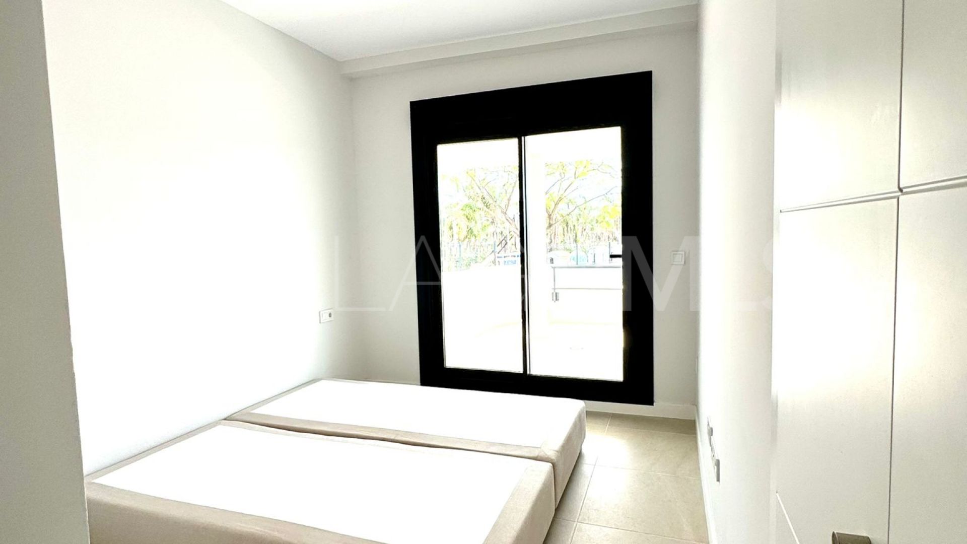 Apartment for sale in Las Joyas with 3 bedrooms