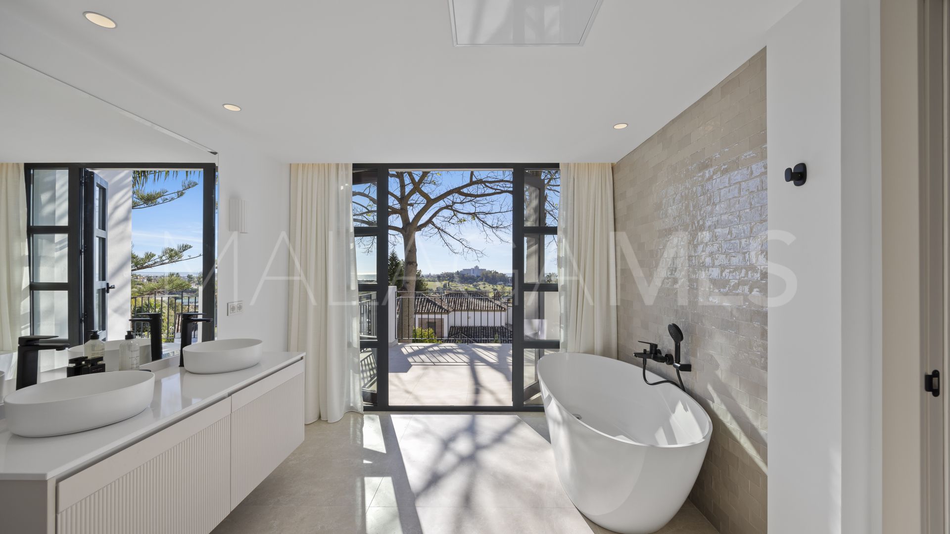 5 bedrooms Altos del Paraiso villa for sale