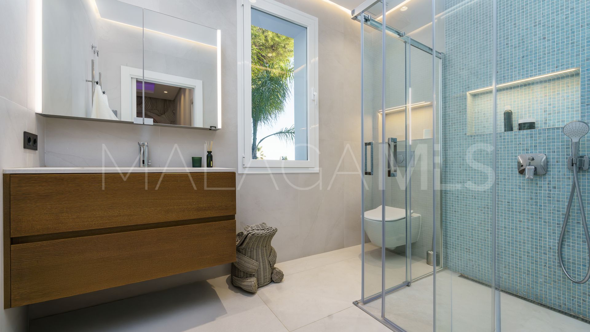 Villa for sale in Nueva Andalucia