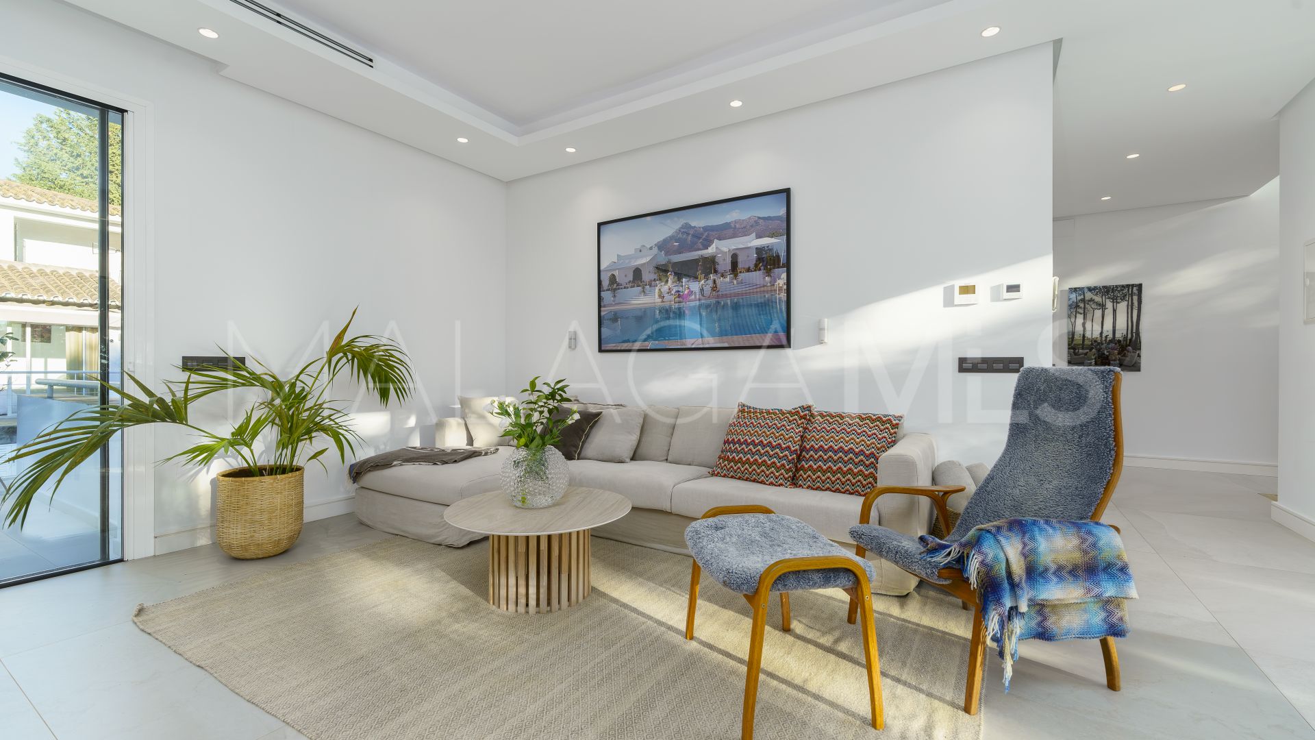 Villa for sale in Nueva Andalucia