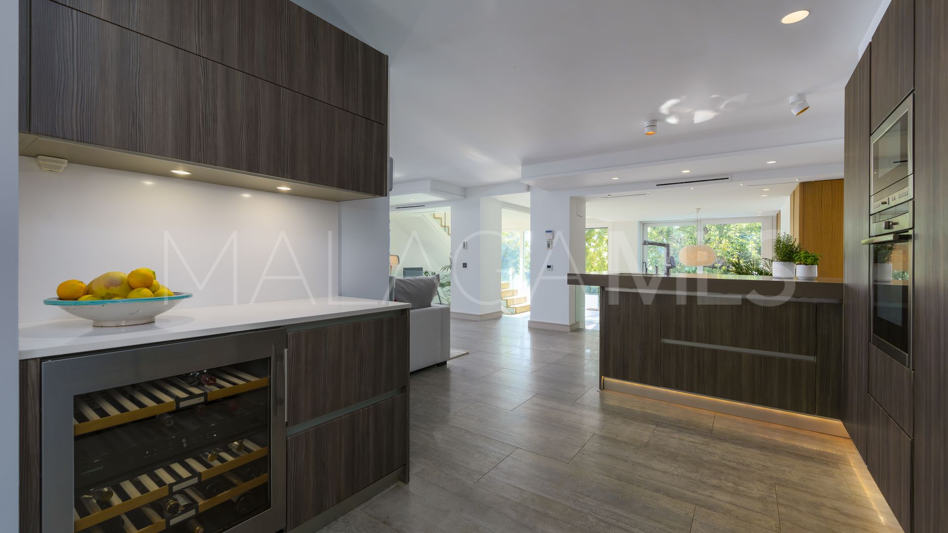 Villa for sale in Nueva Andalucia
