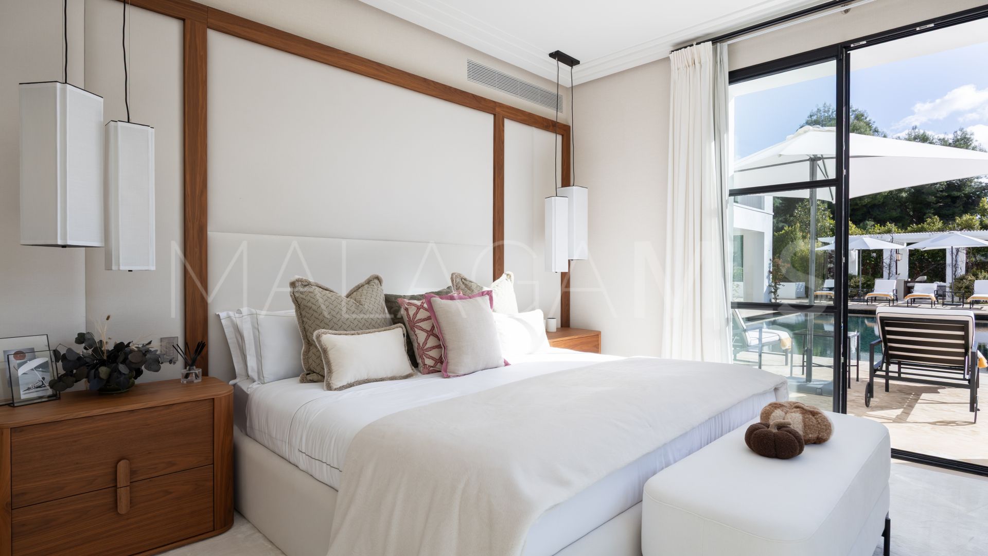 Villa for sale in Cascada de Camojan