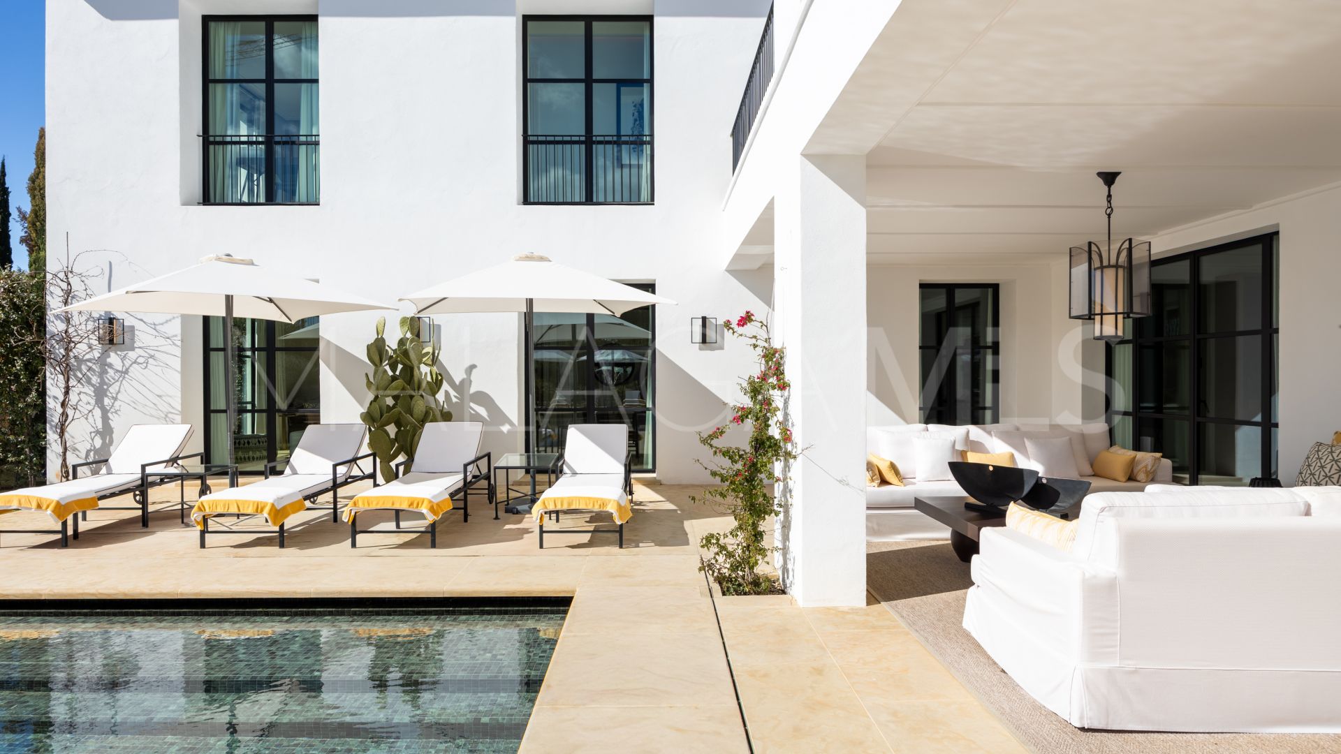 Villa for sale in Cascada de Camojan