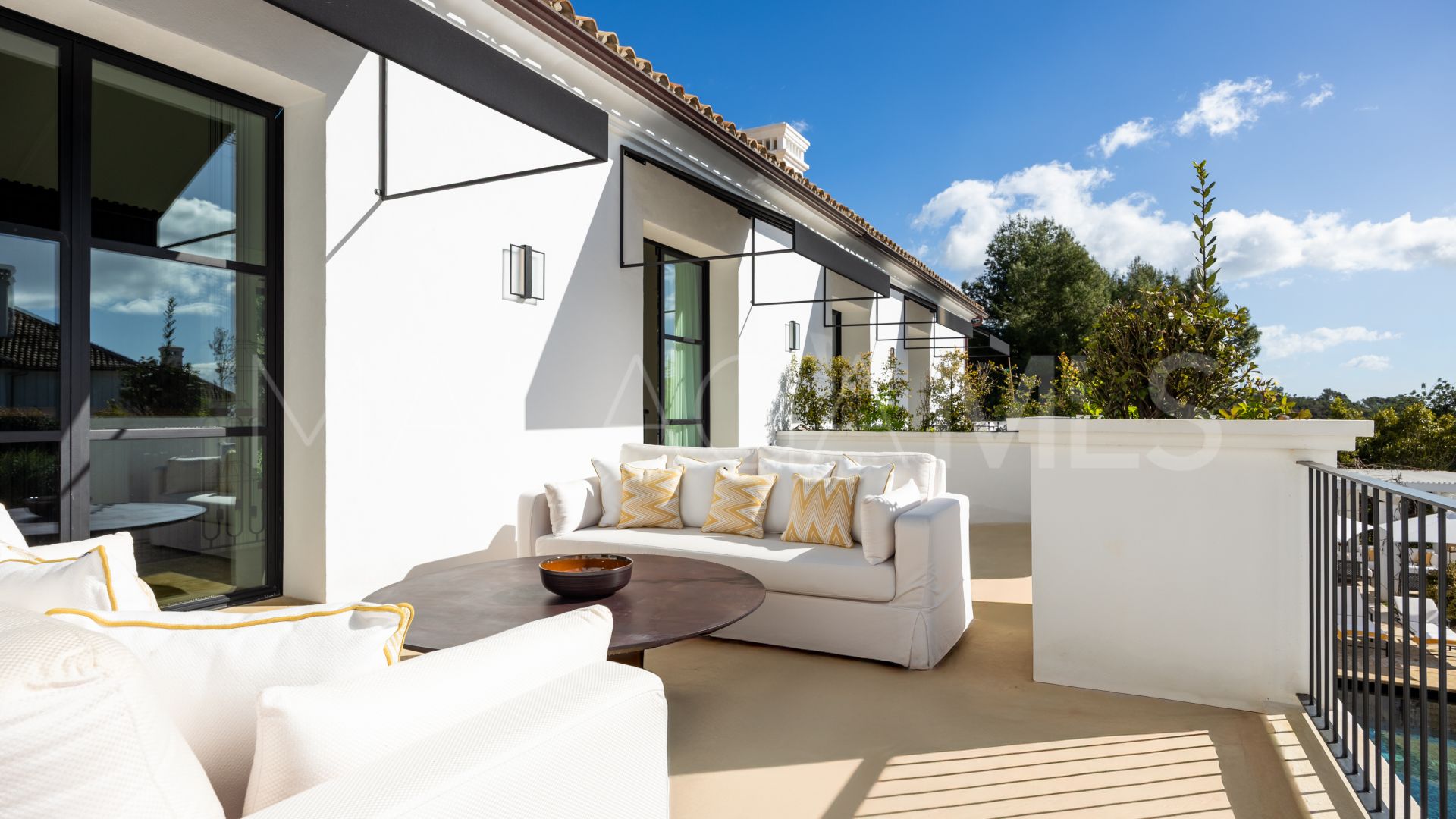 Villa for sale in Cascada de Camojan