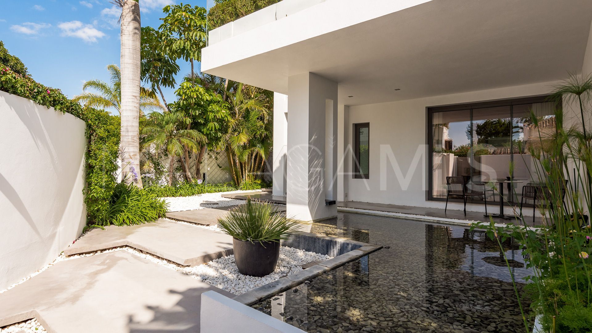 Villa for sale in Puente Romano