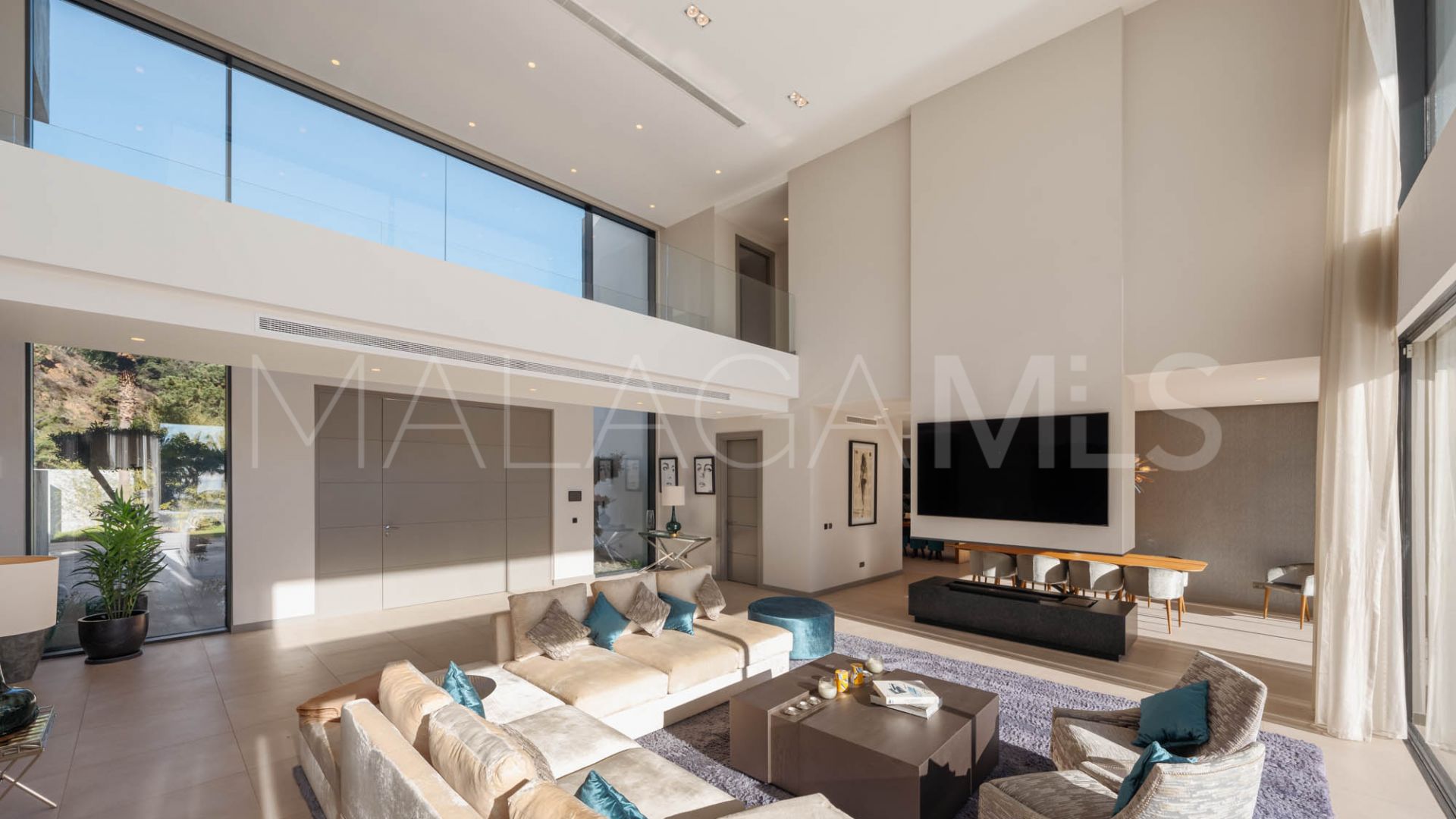 El Madroñal, villa a la venta with 5 bedrooms