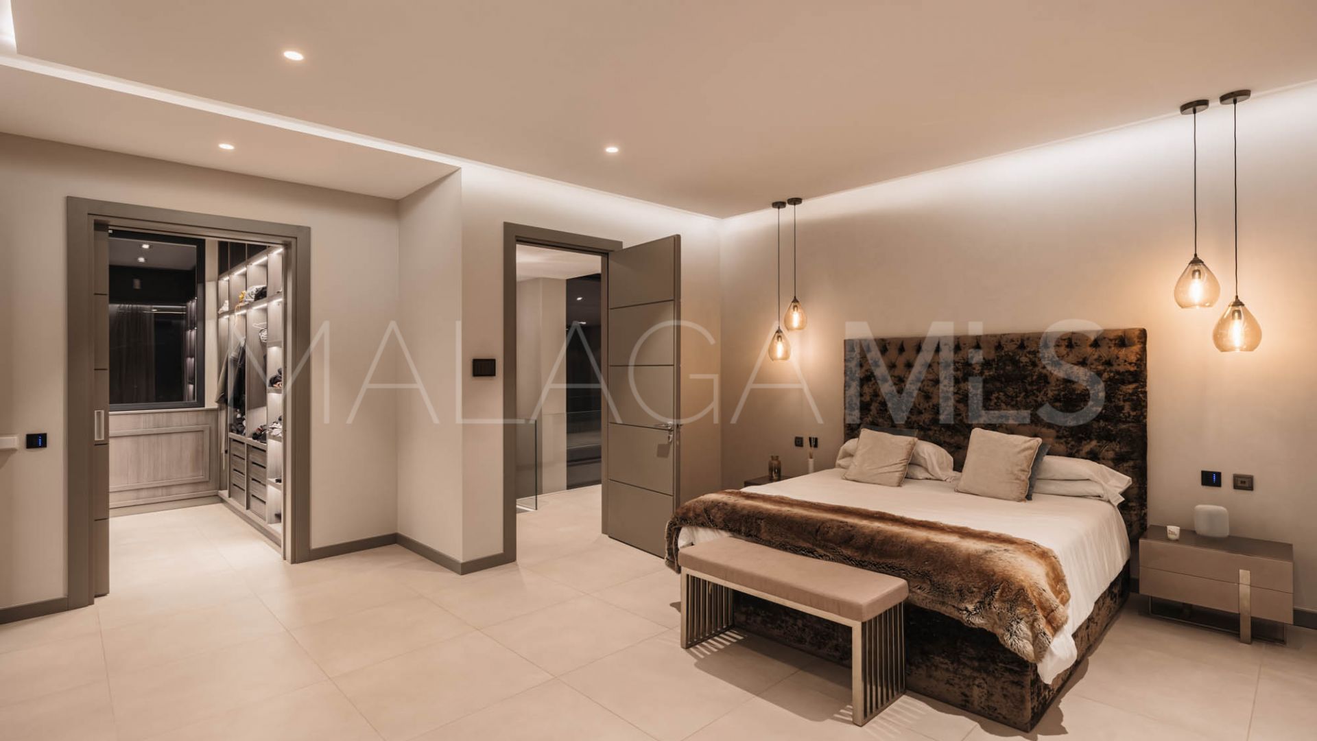 El Madroñal, villa a la venta with 5 bedrooms