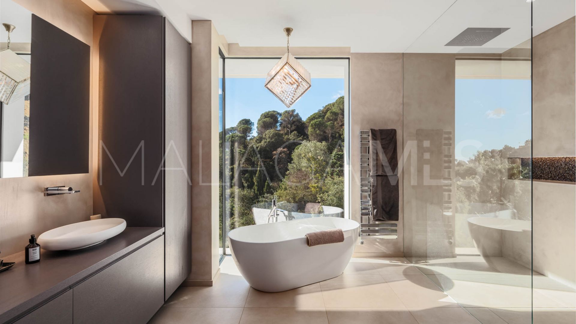 El Madroñal, villa a la venta with 5 bedrooms