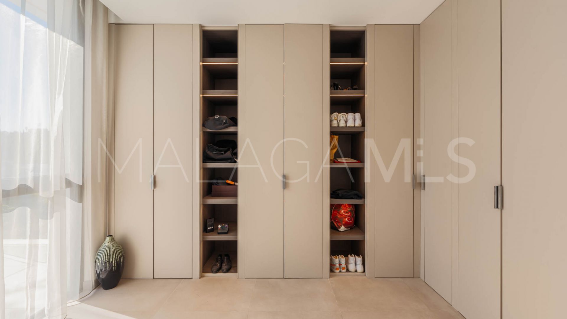 El Madroñal, villa a la venta with 5 bedrooms