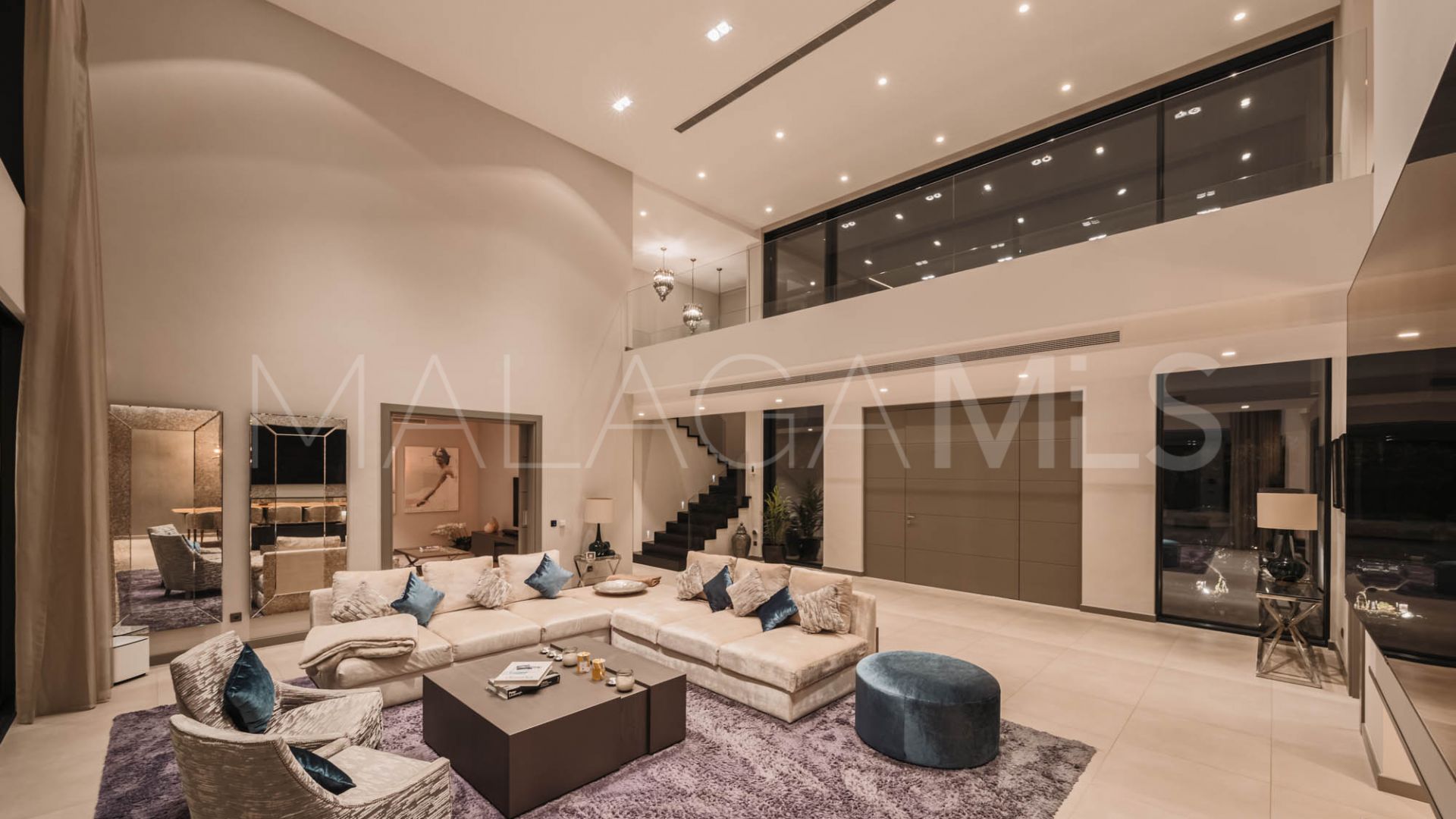 El Madroñal, villa a la venta with 5 bedrooms