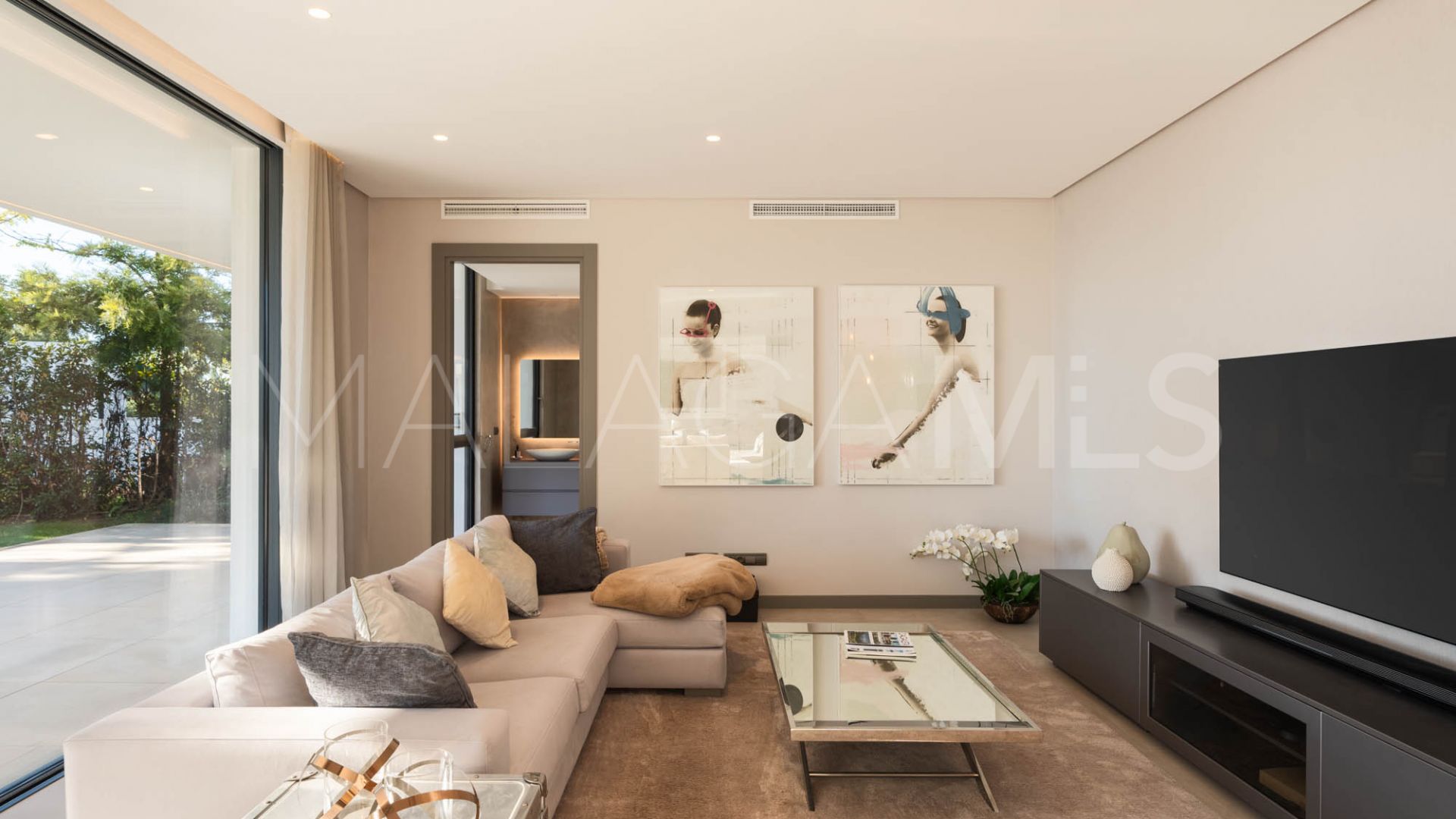 El Madroñal, villa a la venta with 5 bedrooms