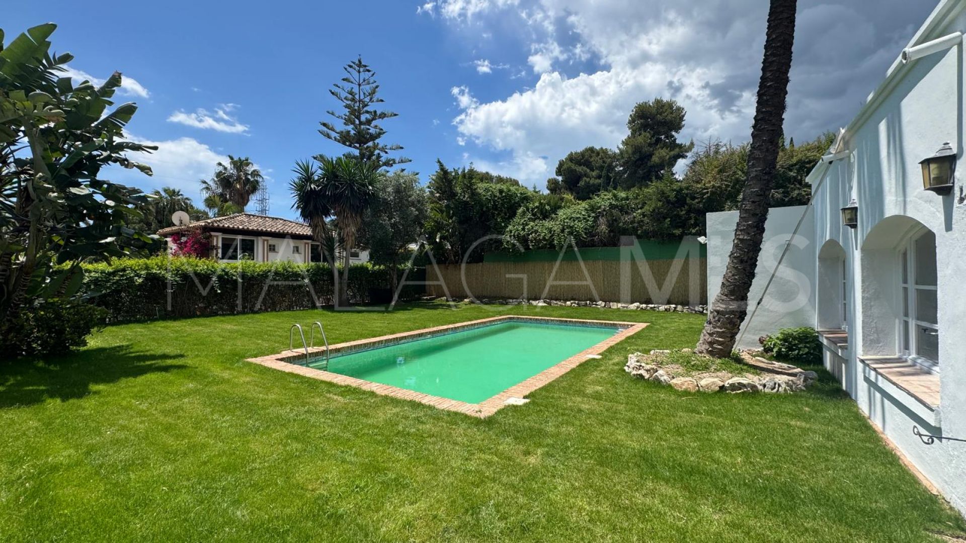 El Paraiso villa for sale