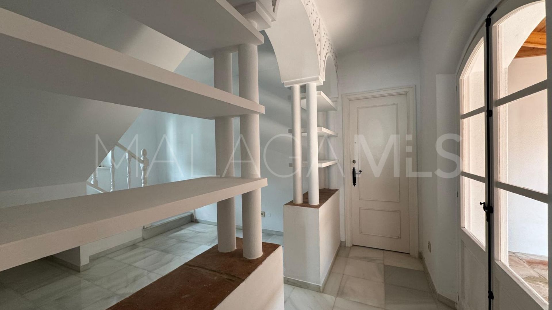 El Paraiso villa for sale