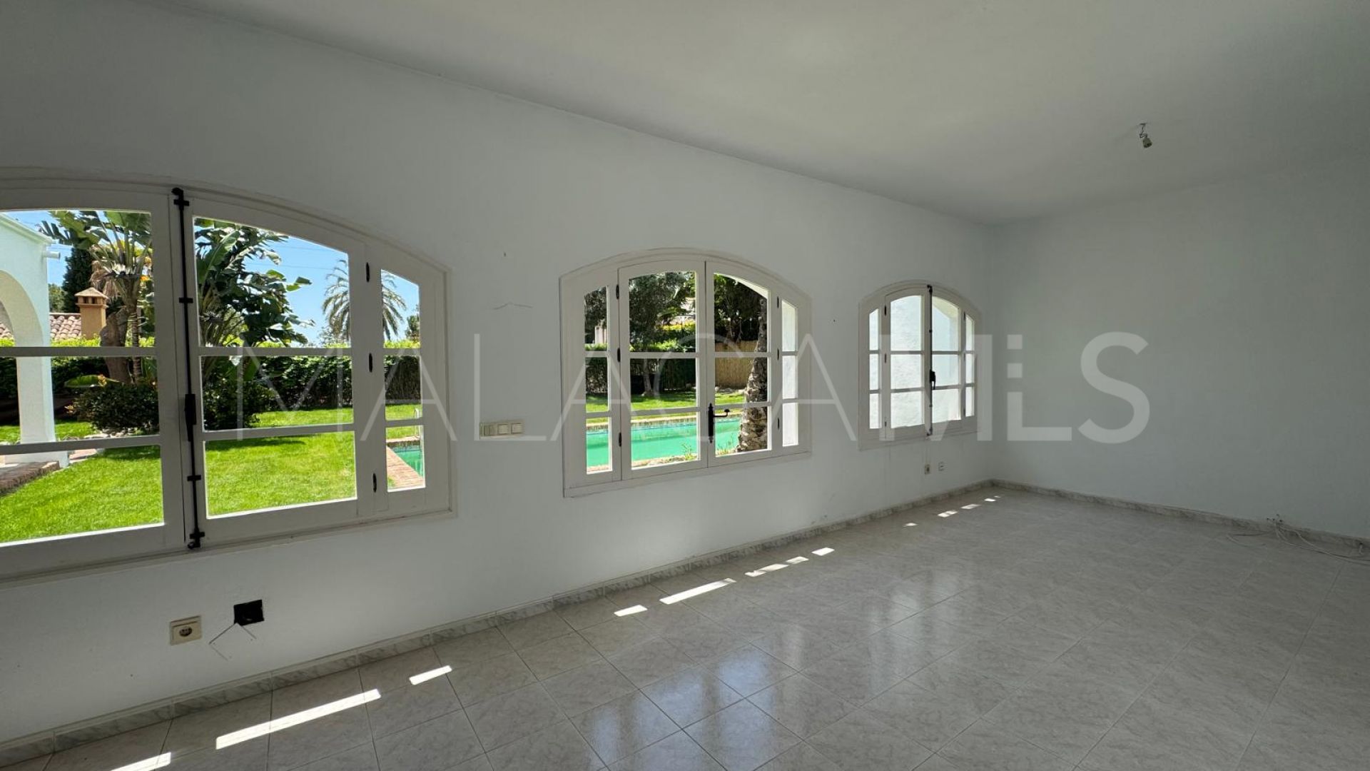 El Paraiso villa for sale