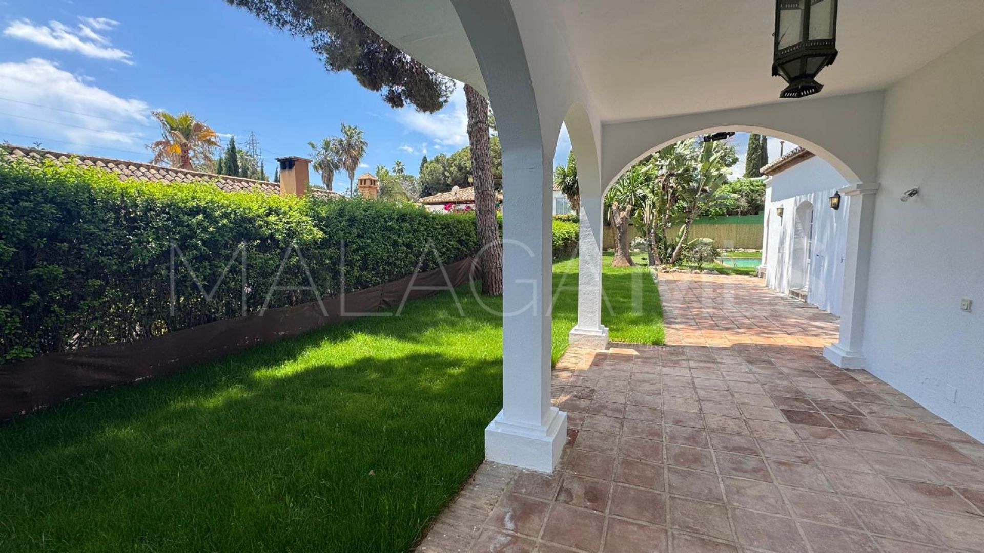 El Paraiso villa for sale
