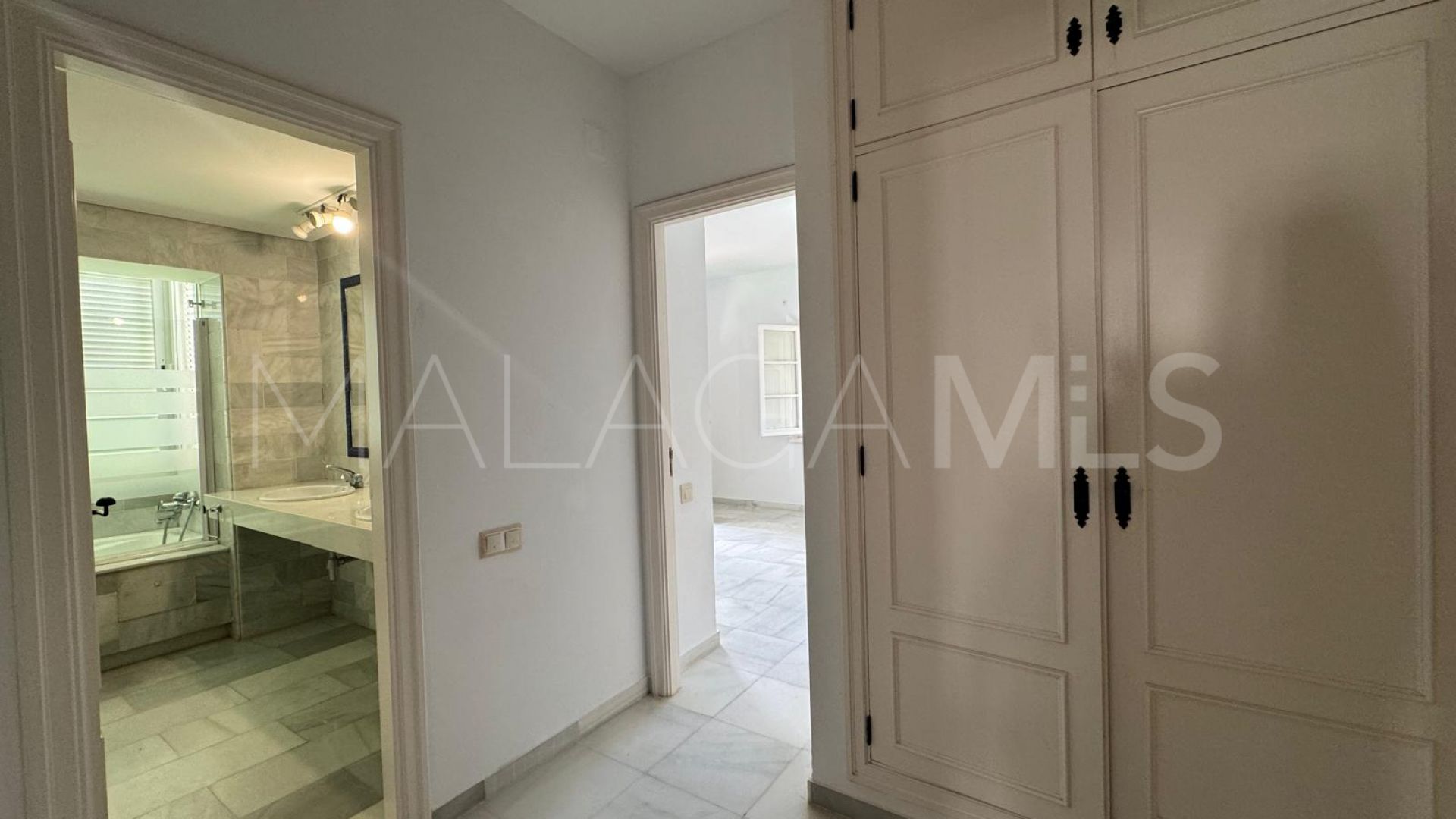 El Paraiso villa for sale