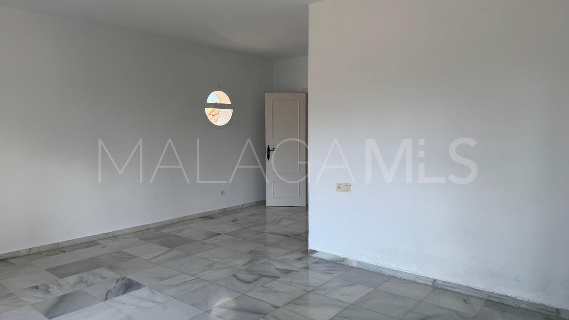 El Paraiso villa for sale