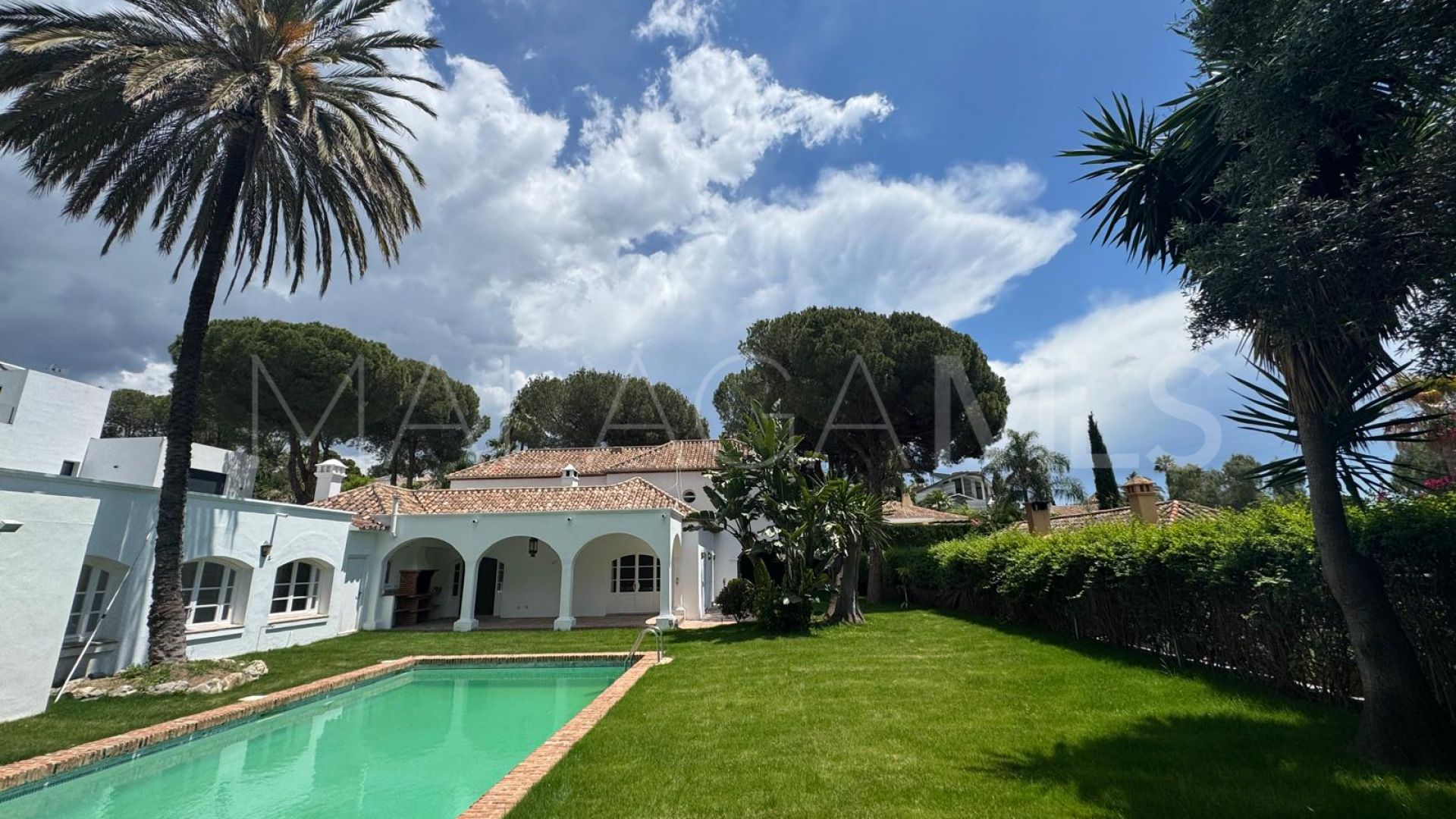 El Paraiso villa for sale