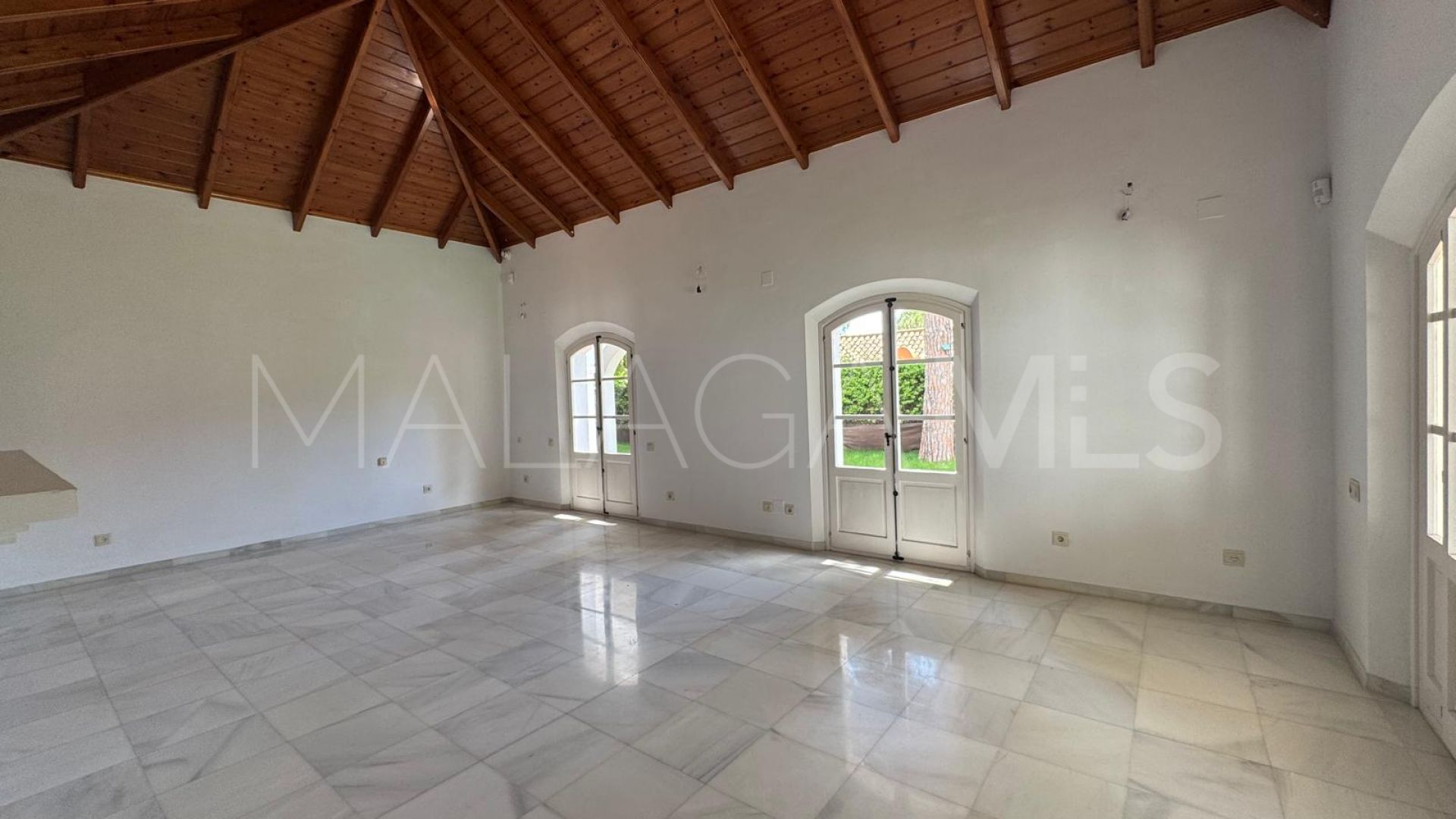 El Paraiso villa for sale