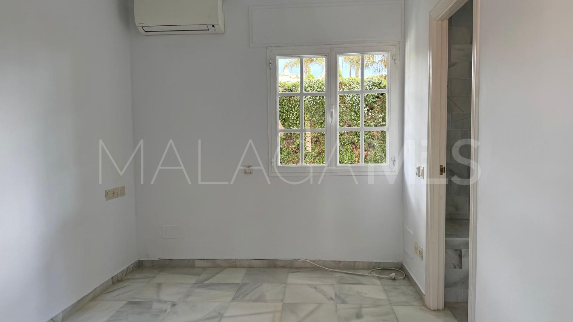 El Paraiso villa for sale