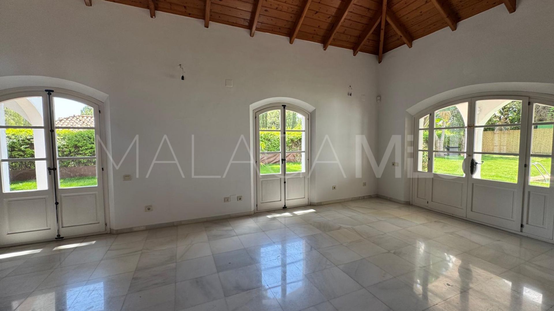 El Paraiso villa for sale