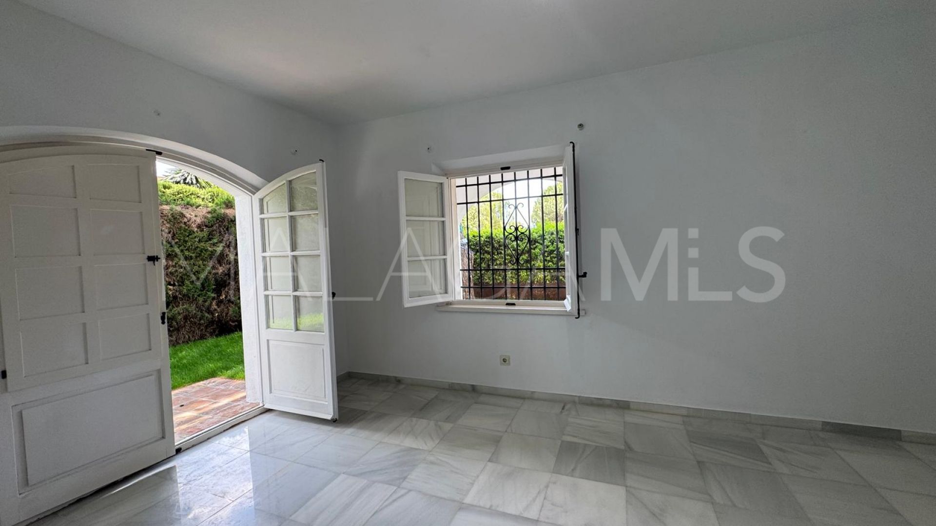 El Paraiso villa for sale