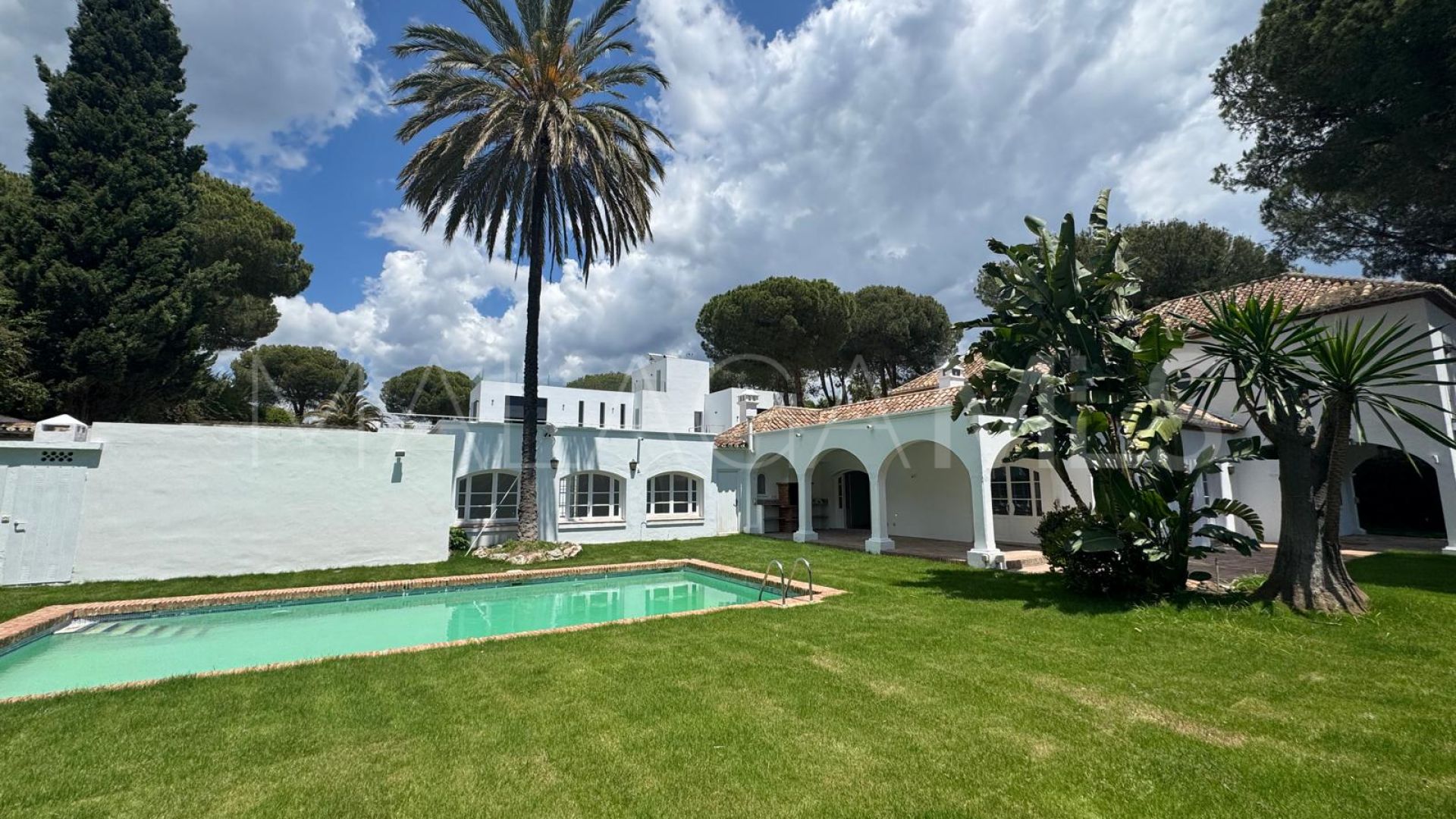 El Paraiso villa for sale