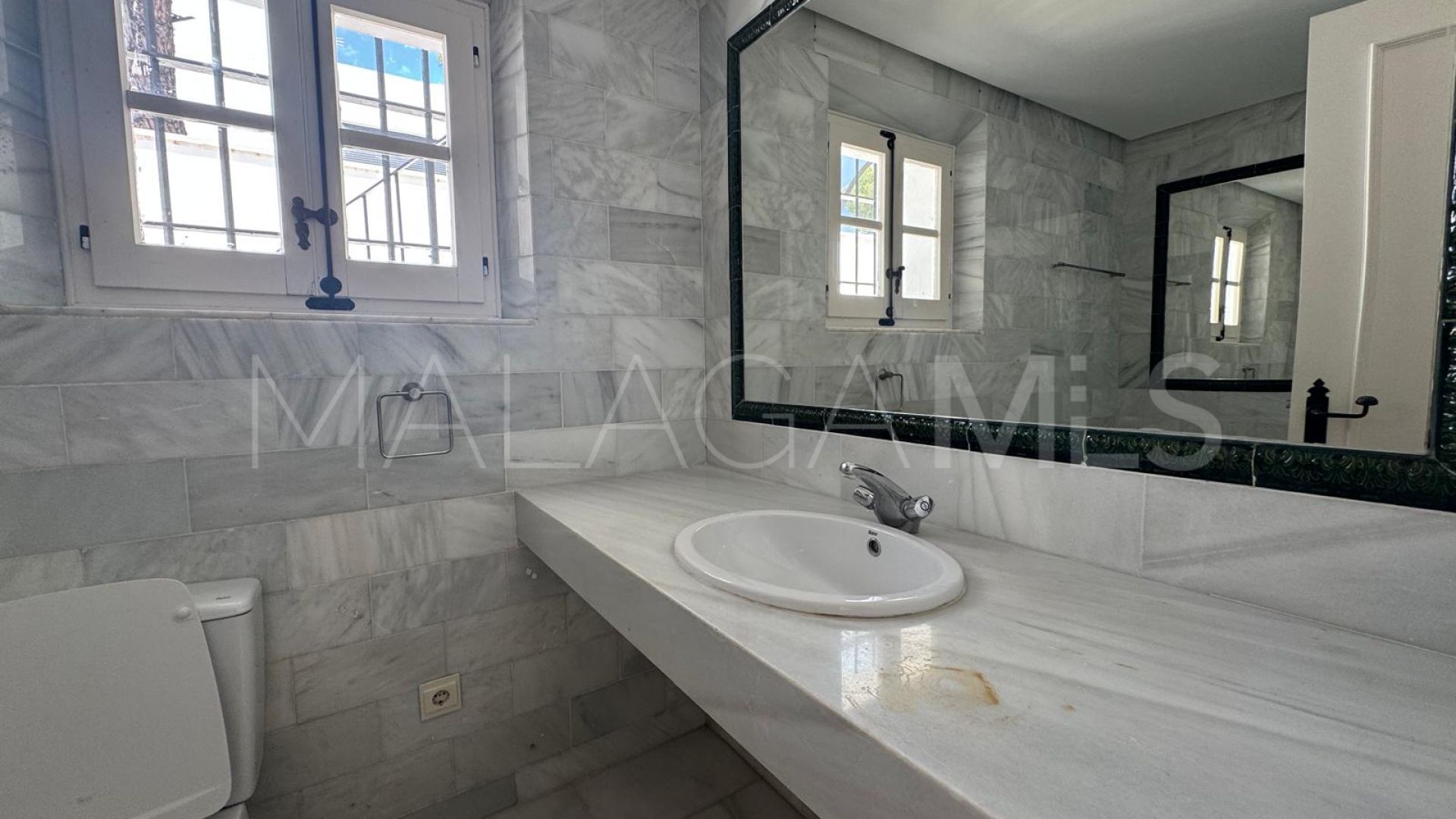 El Paraiso villa for sale