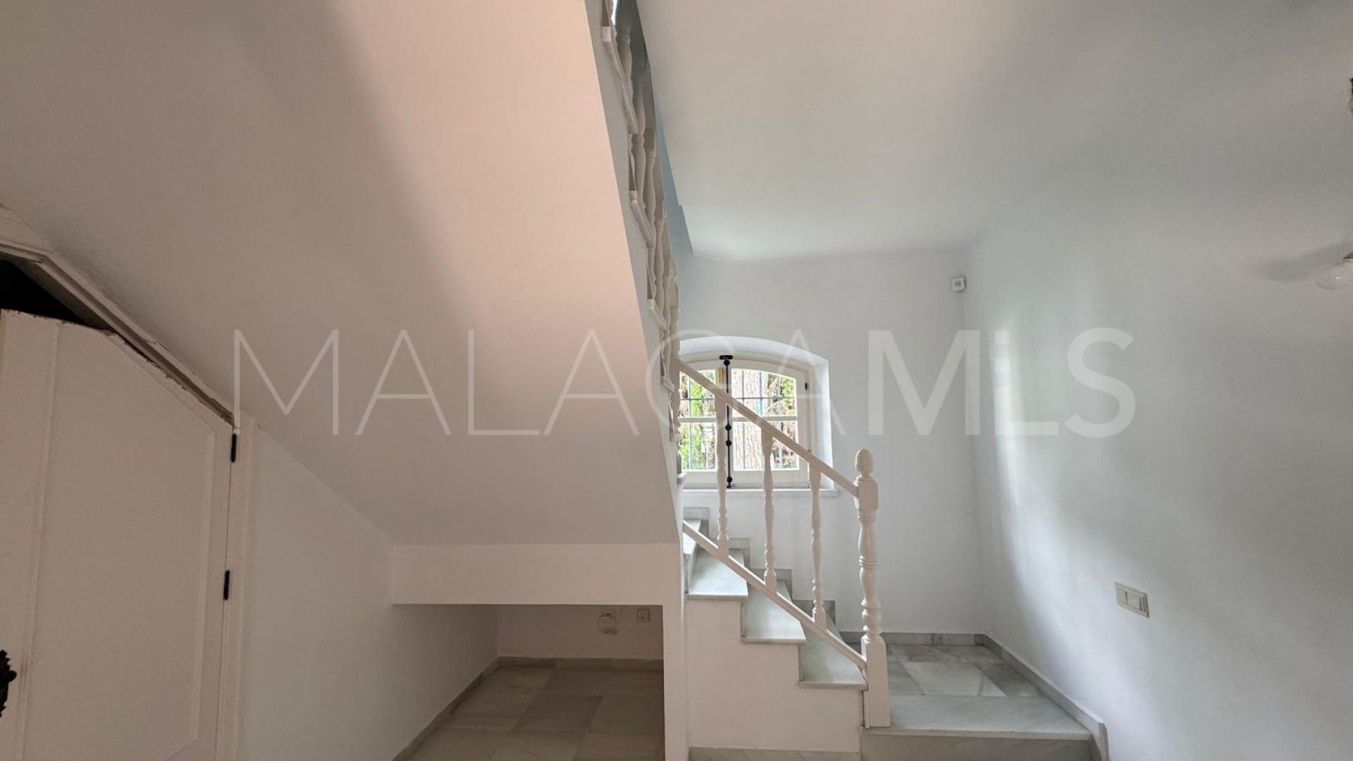 El Paraiso villa for sale