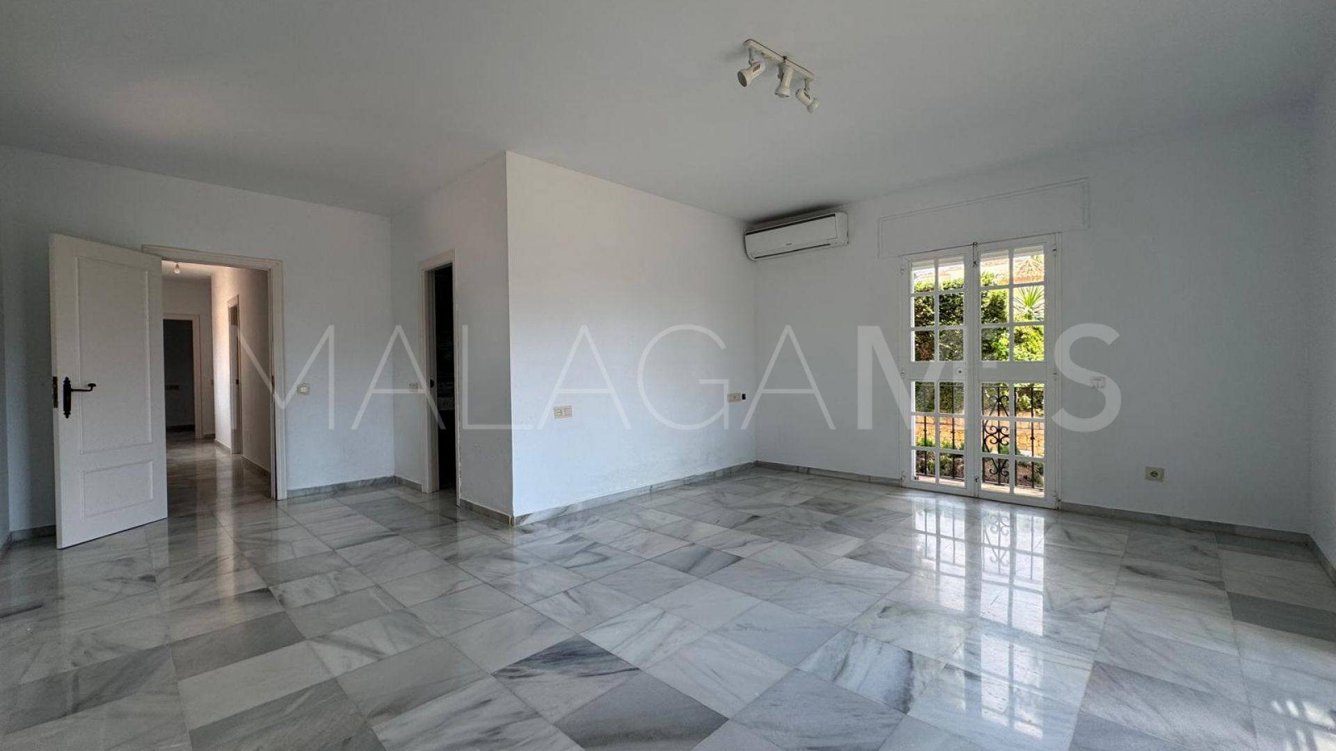 El Paraiso villa for sale