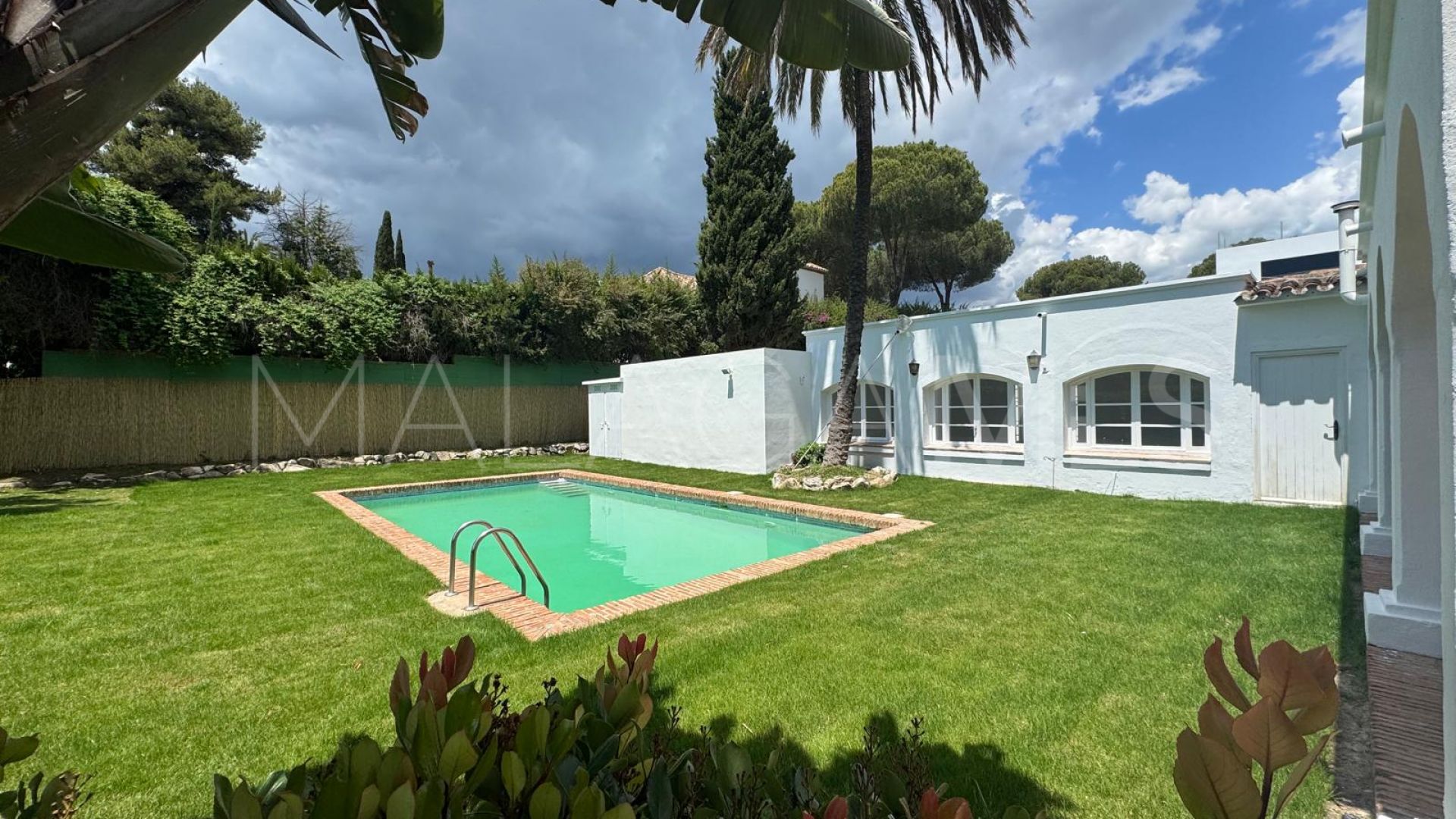 El Paraiso villa for sale