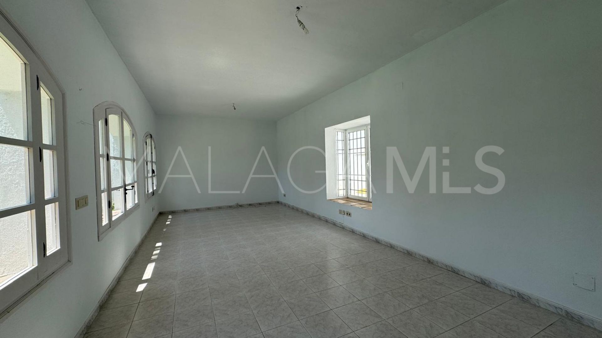 El Paraiso villa for sale