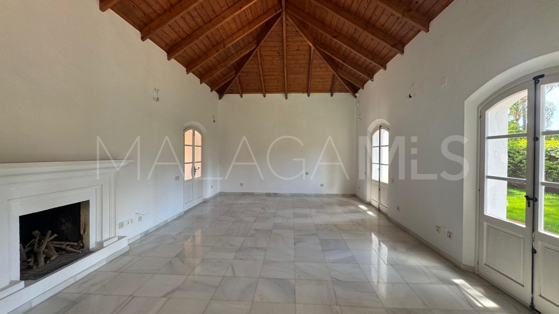 El Paraiso villa for sale