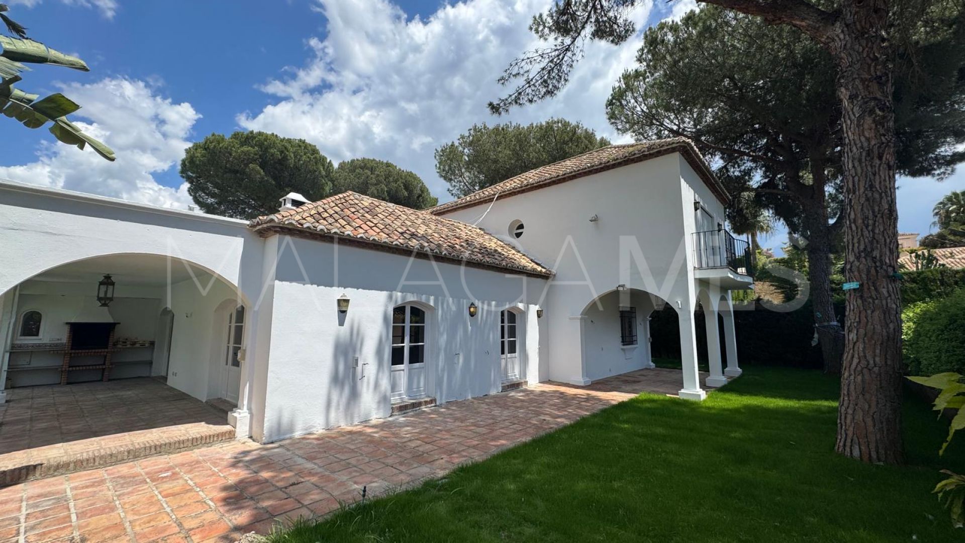 El Paraiso villa for sale