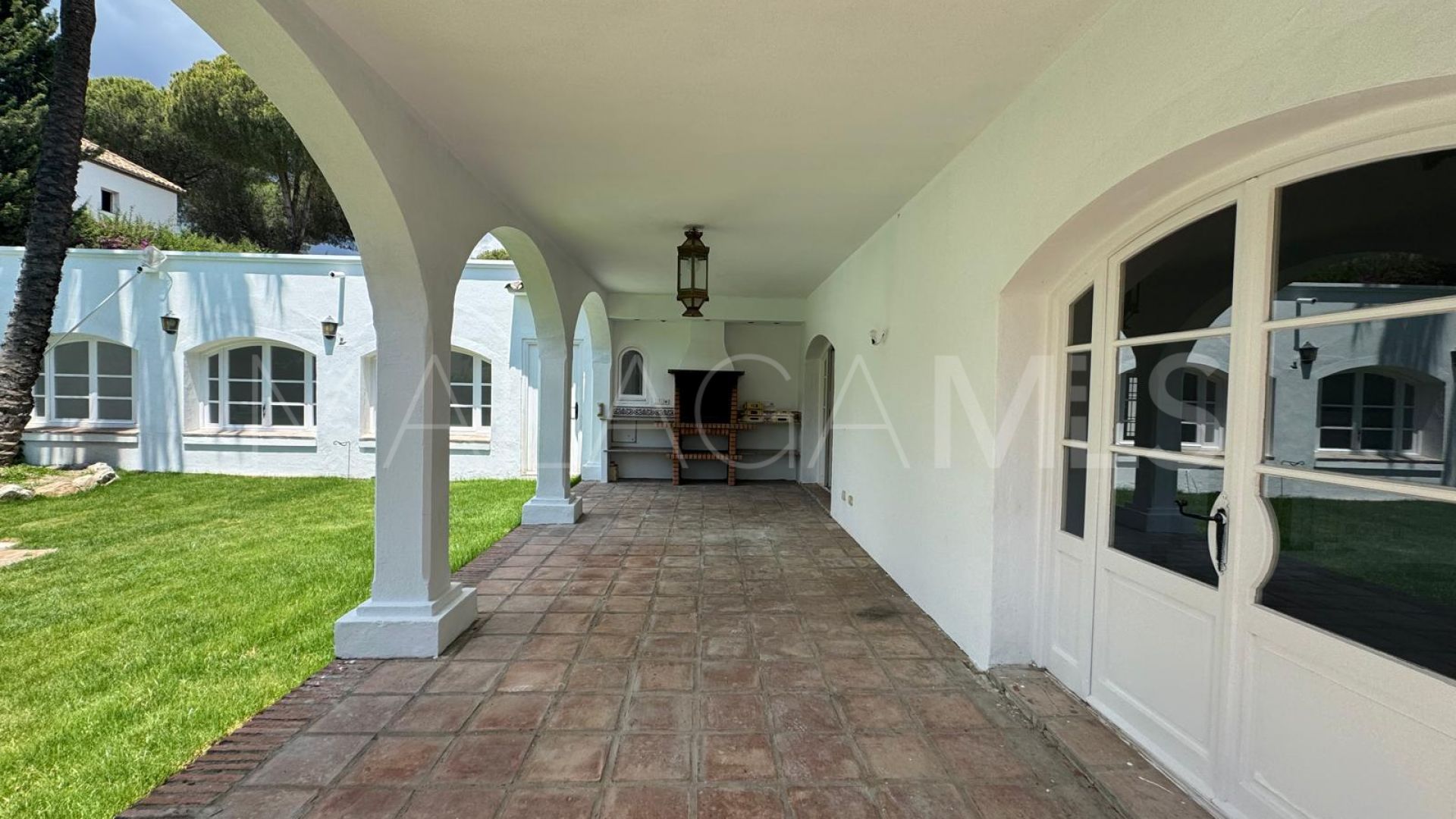 El Paraiso villa for sale