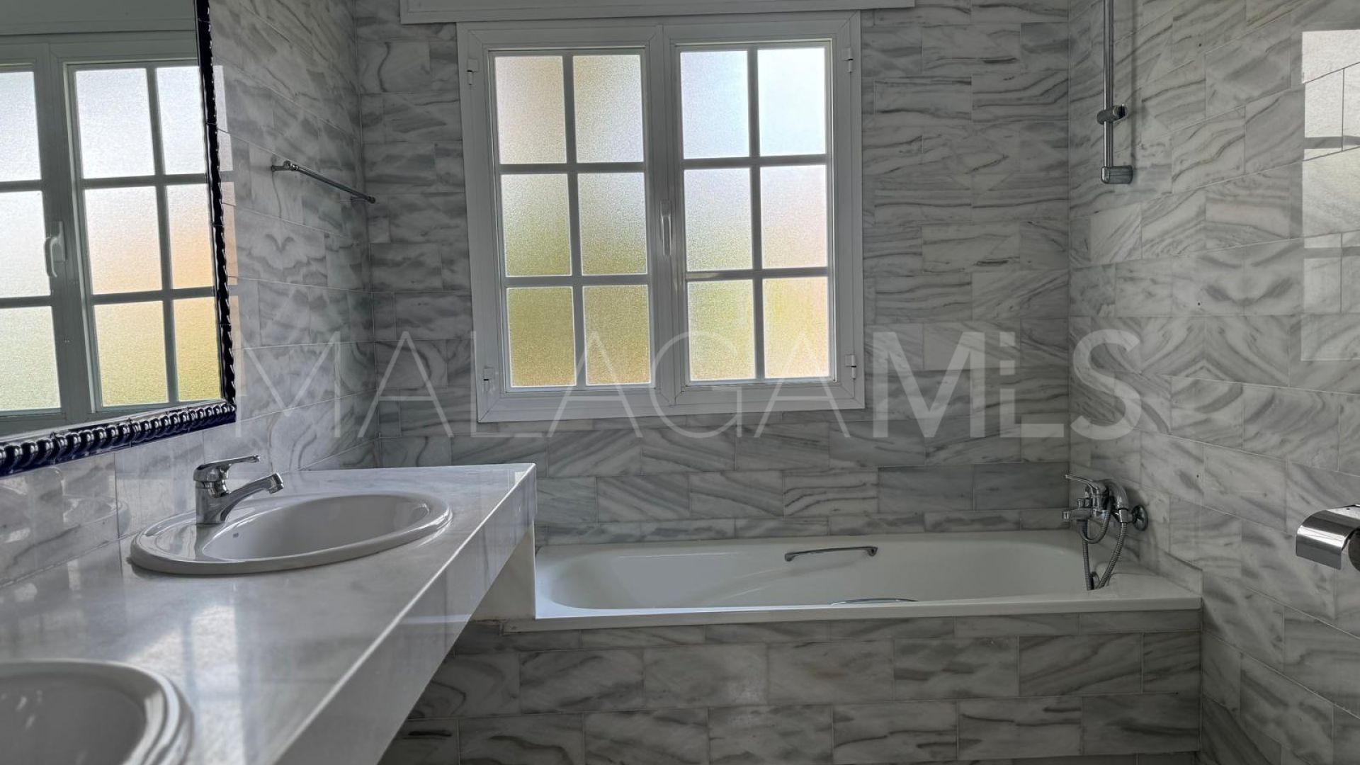 El Paraiso villa for sale
