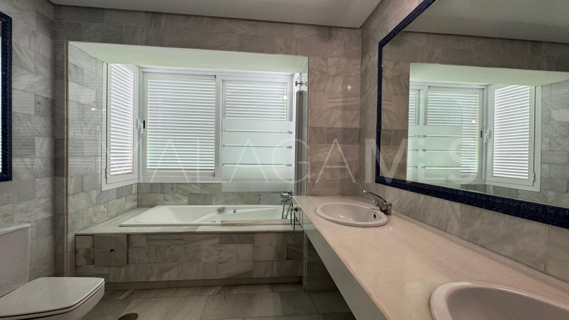 El Paraiso villa for sale