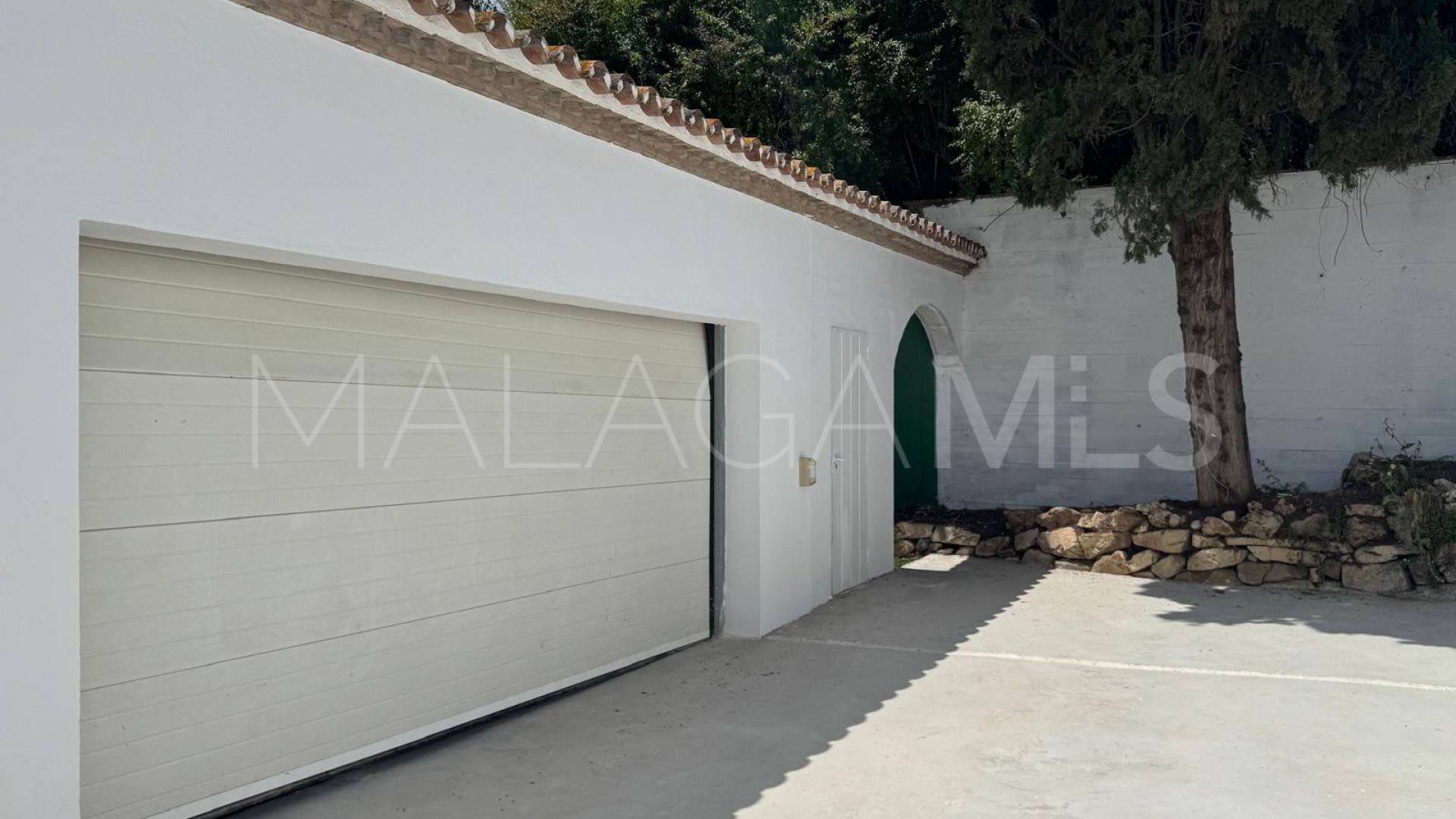 El Paraiso villa for sale