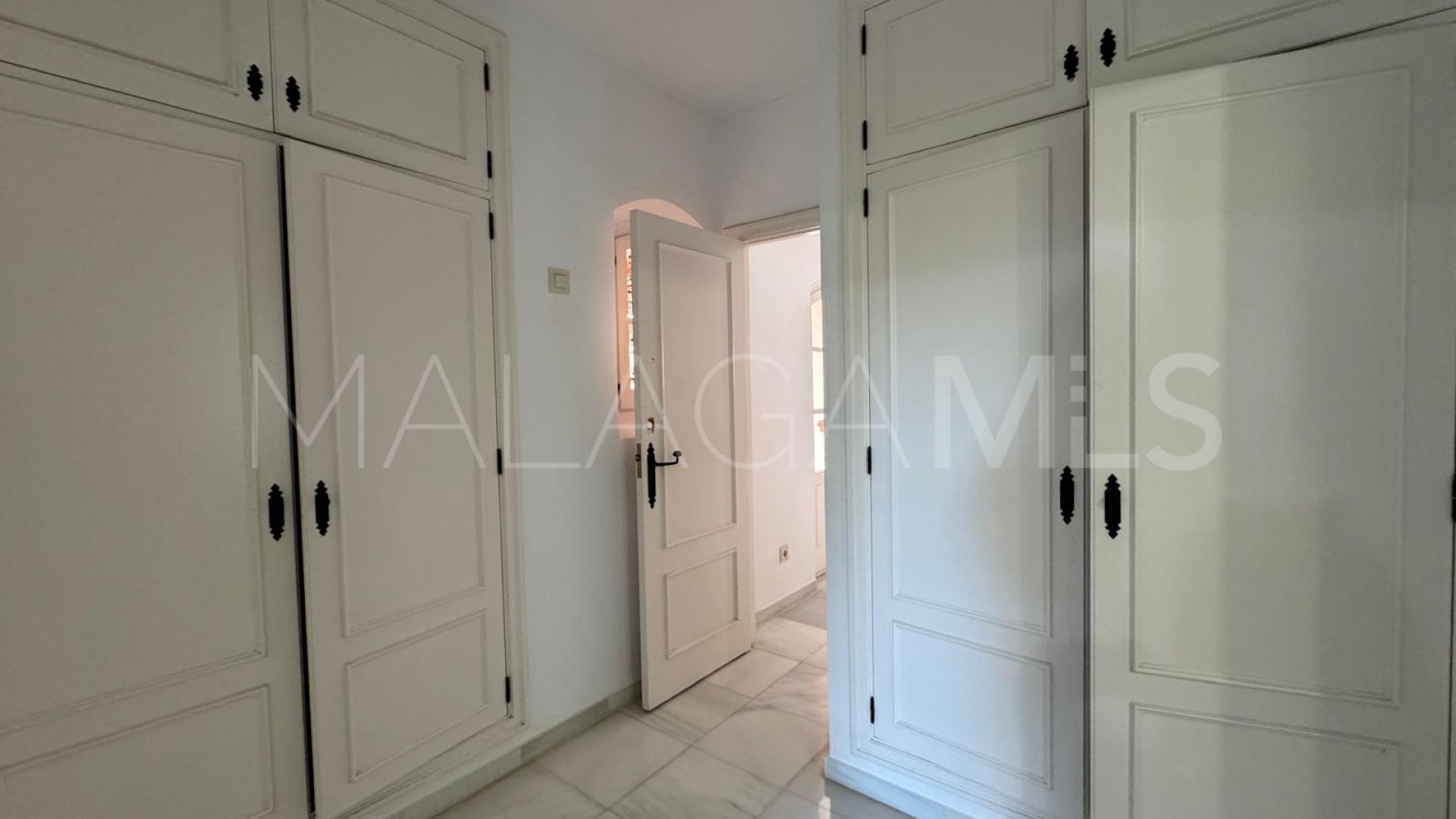 El Paraiso villa for sale