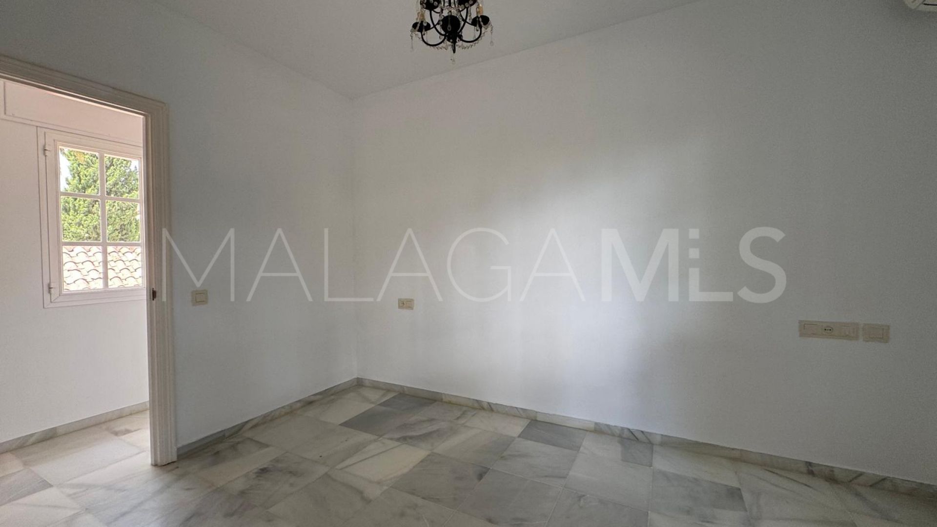 El Paraiso villa for sale