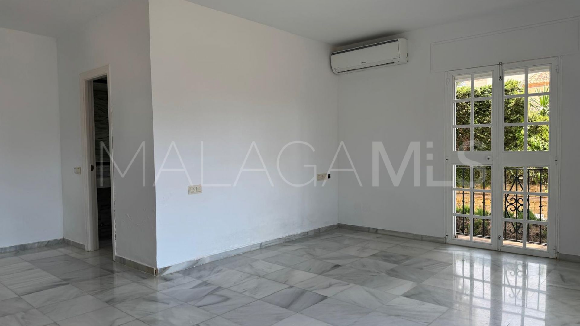 El Paraiso villa for sale
