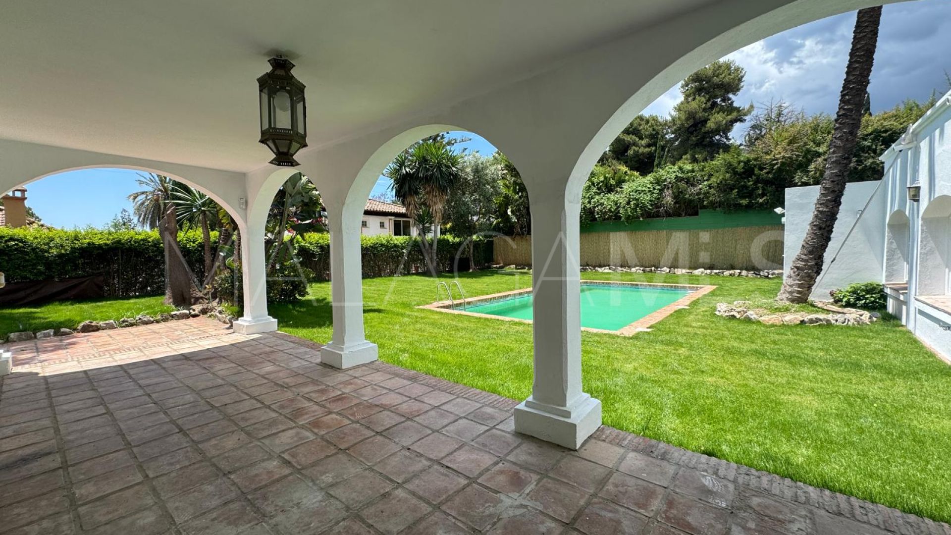 El Paraiso villa for sale