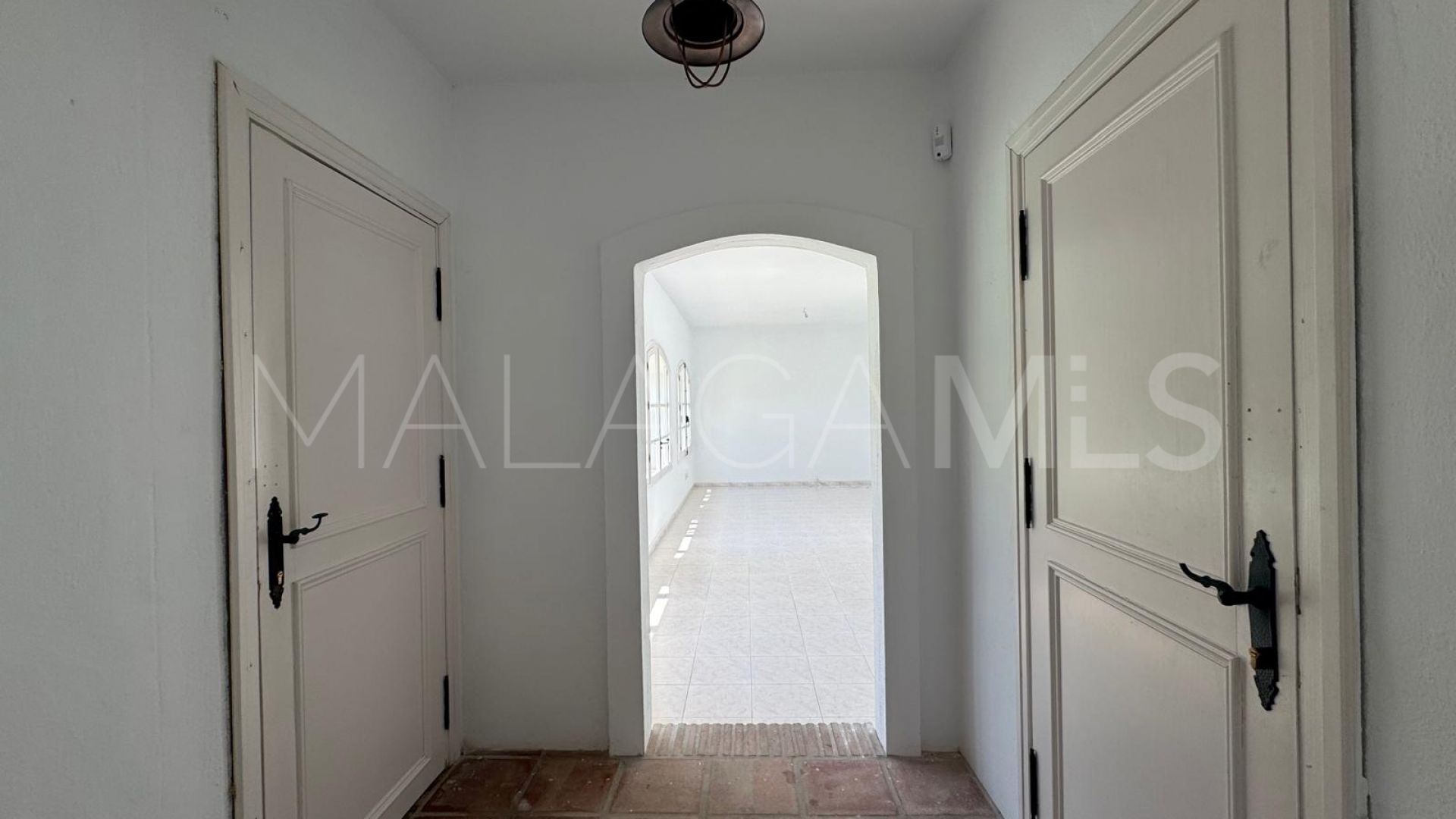 El Paraiso villa for sale