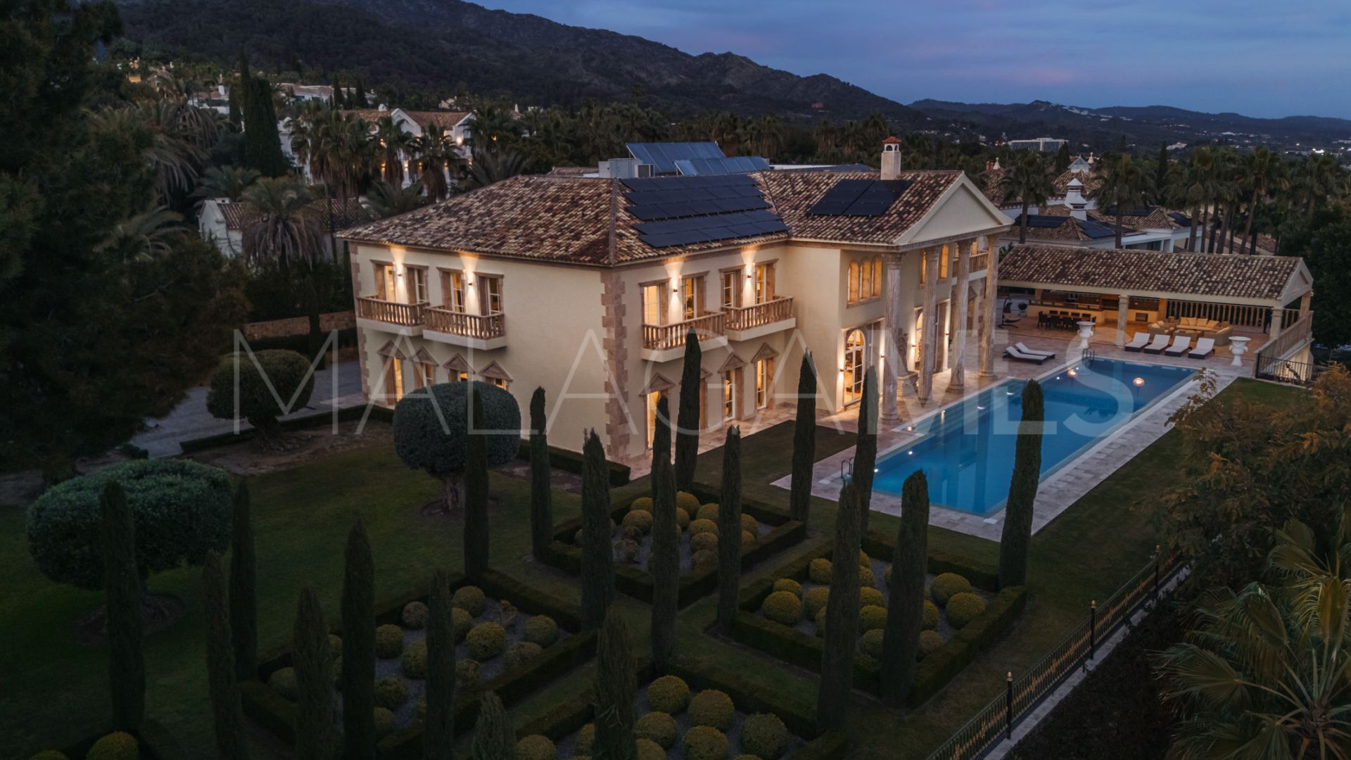 Villa for sale in Sierra Blanca de 7 bedrooms