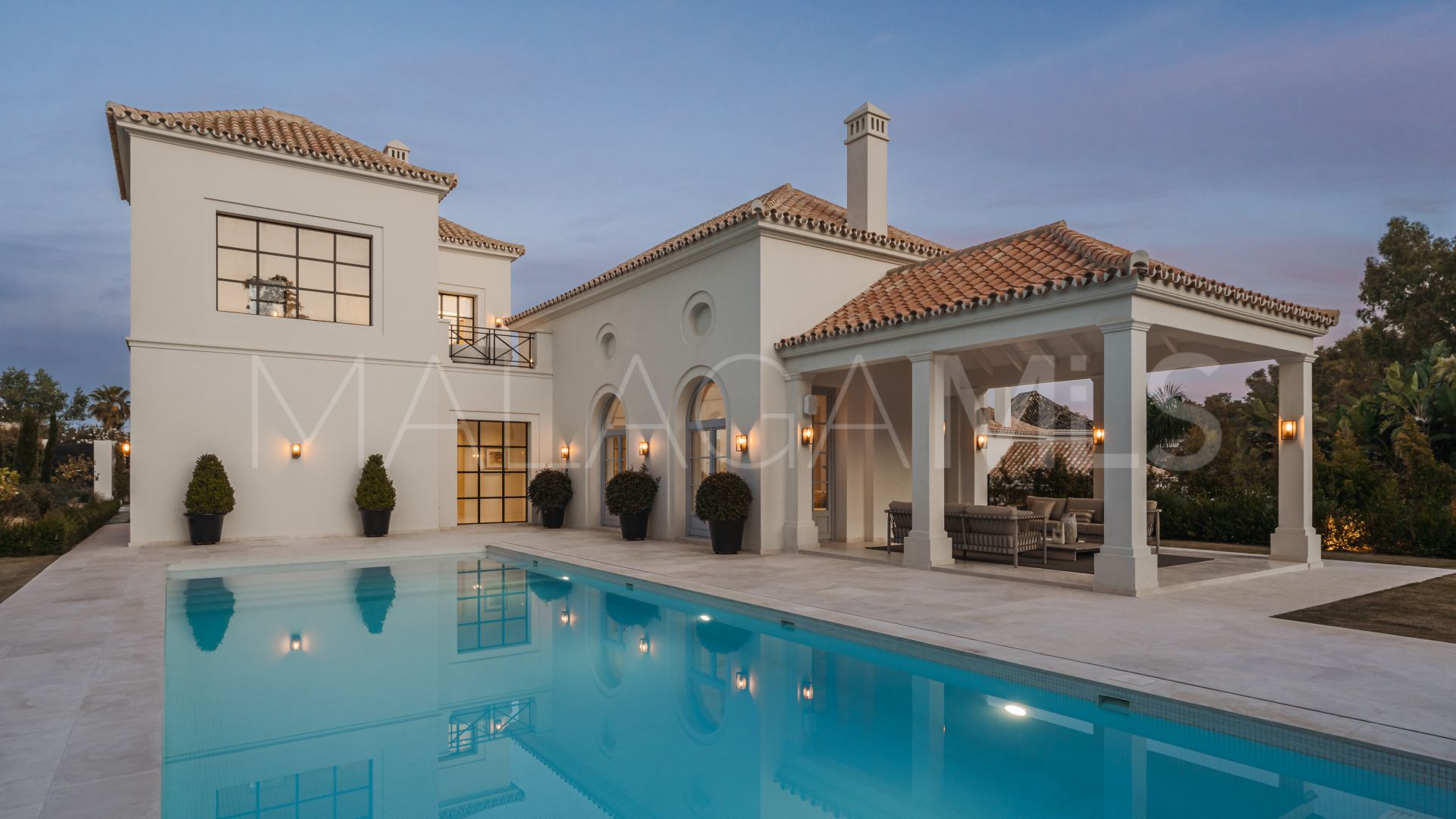 Villa for sale in Nueva Andalucia