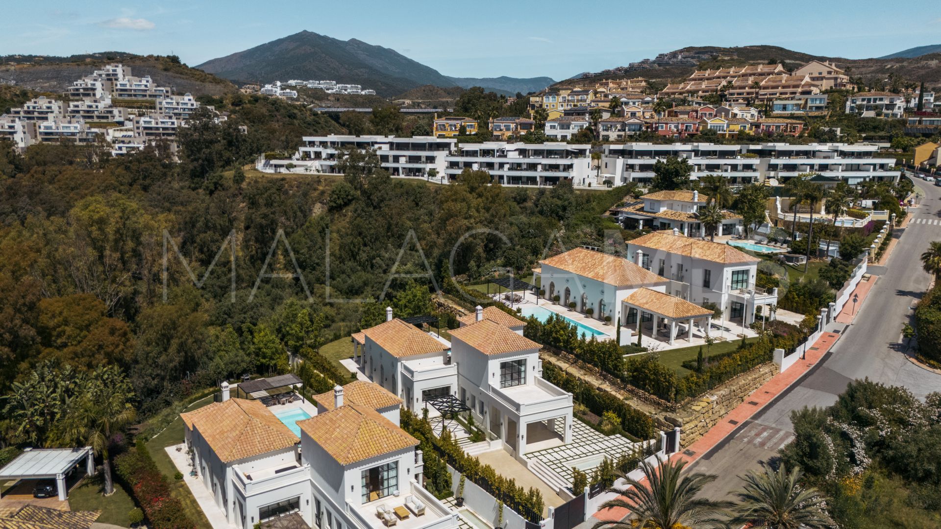 Villa for sale in Nueva Andalucia